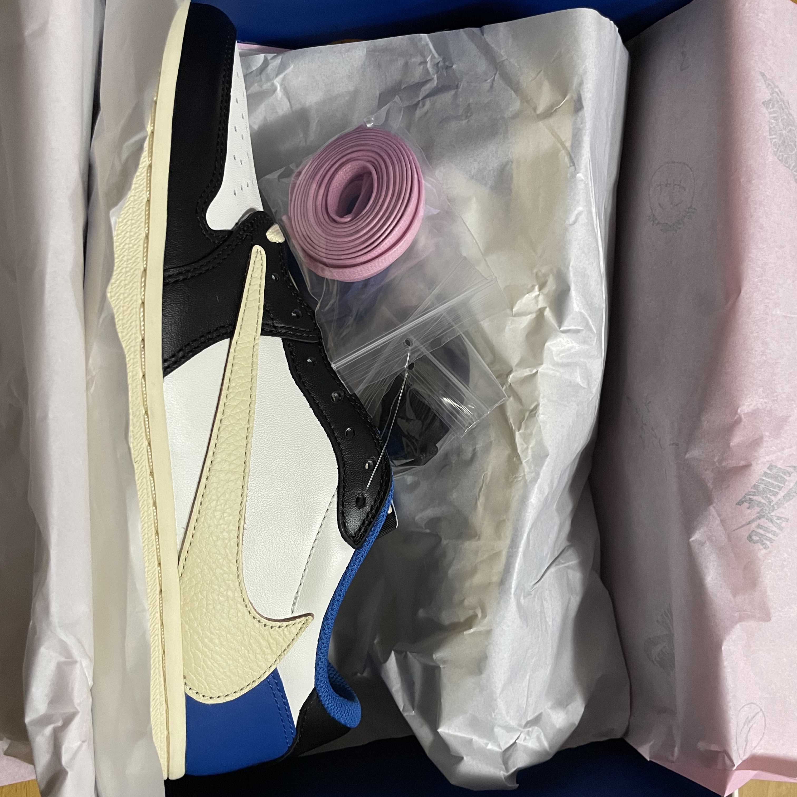 Jordan 1 x Travis Scott x Fragment Retro Low OG SP Military Blue 착용 스타일 - 2