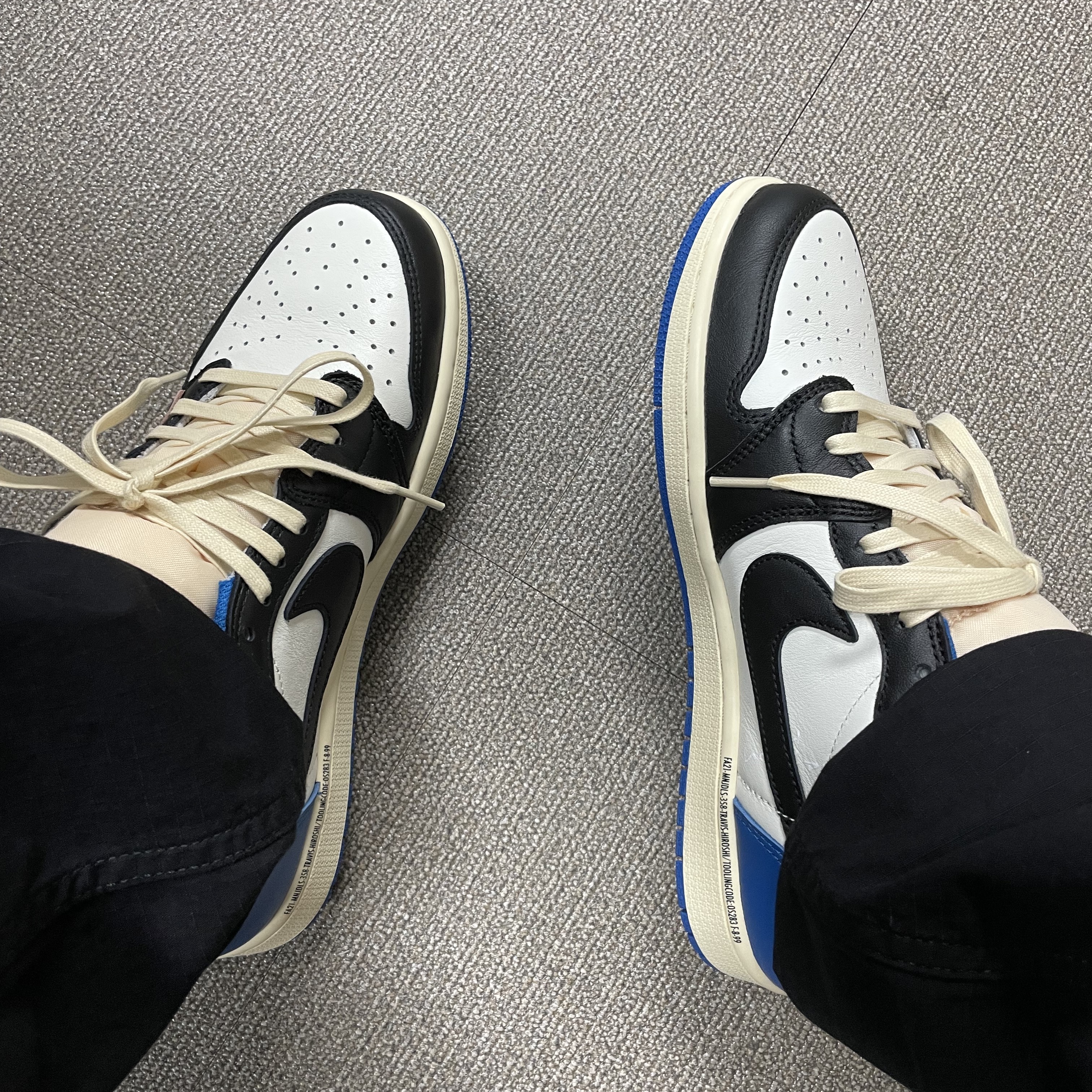 Jordan 1 x Travis Scott x Fragment Retro Low OG SP Military Blue 착용 스타일 - 1
