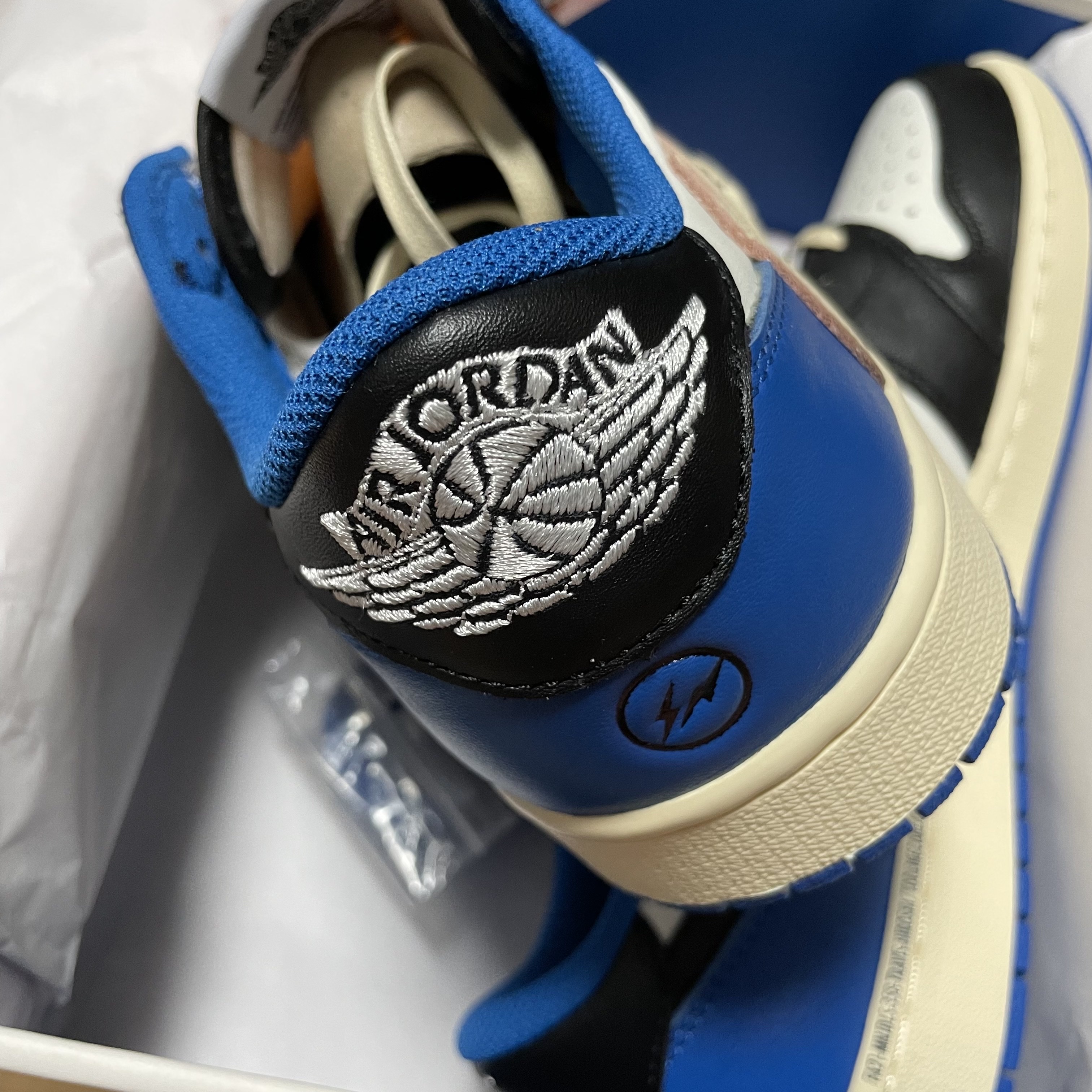 Jordan 1 x Travis Scott x Fragment Retro Low OG SP Military Blue 착용 스타일 - 4