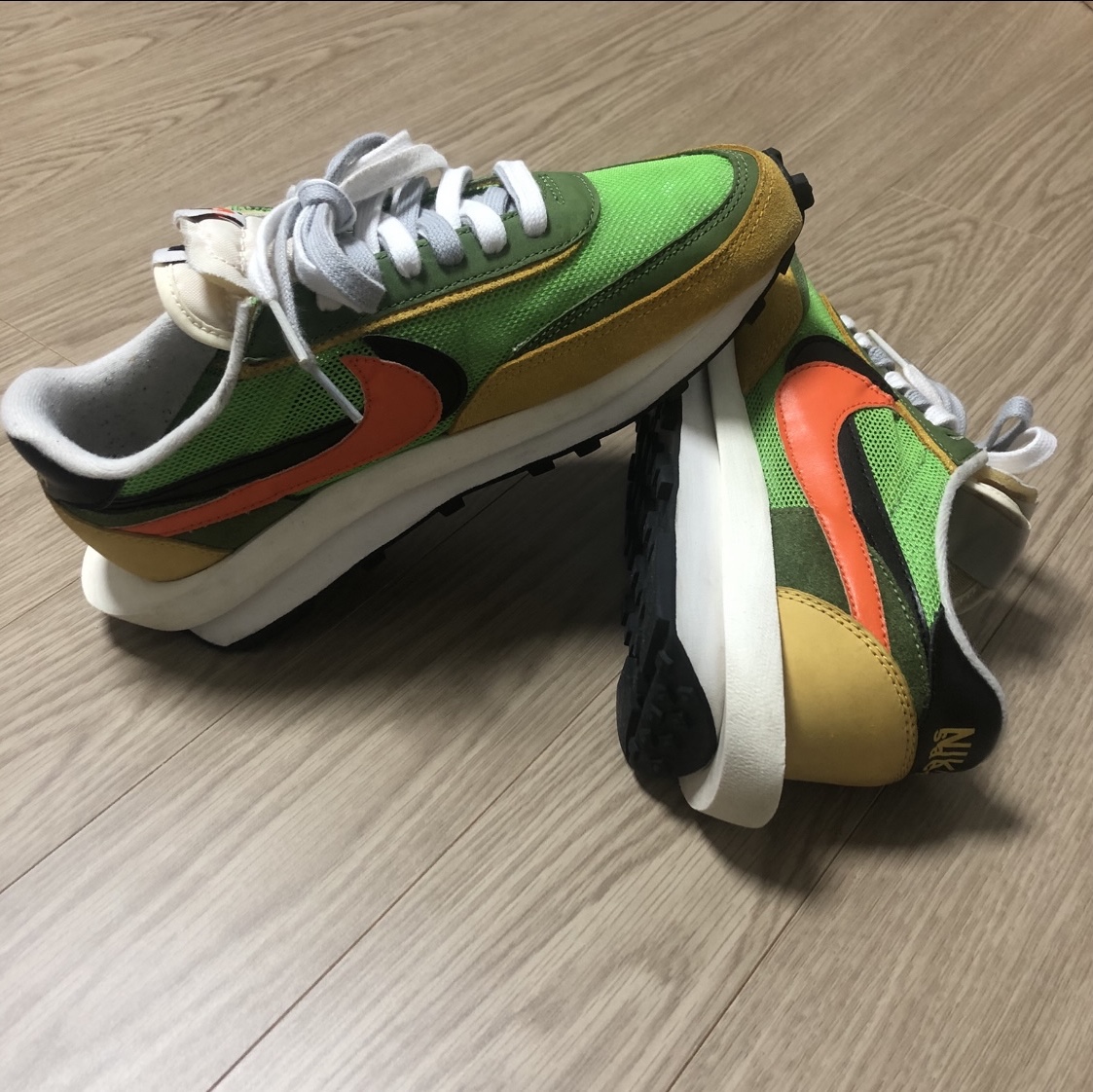 Nike x Sacai LDWaffle Green Multi 착용 스타일 - 3