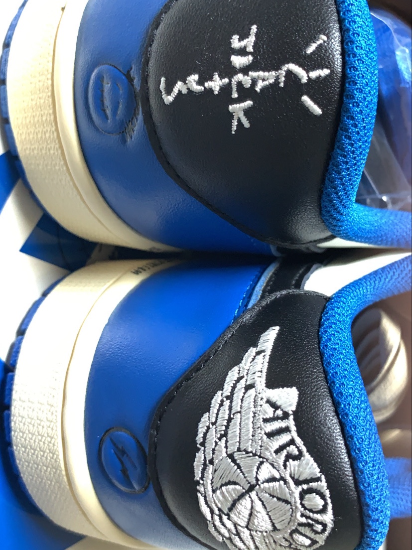 Jordan 1 x Travis Scott x Fragment Retro Low OG SP Military Blue 착용 스타일 - 2