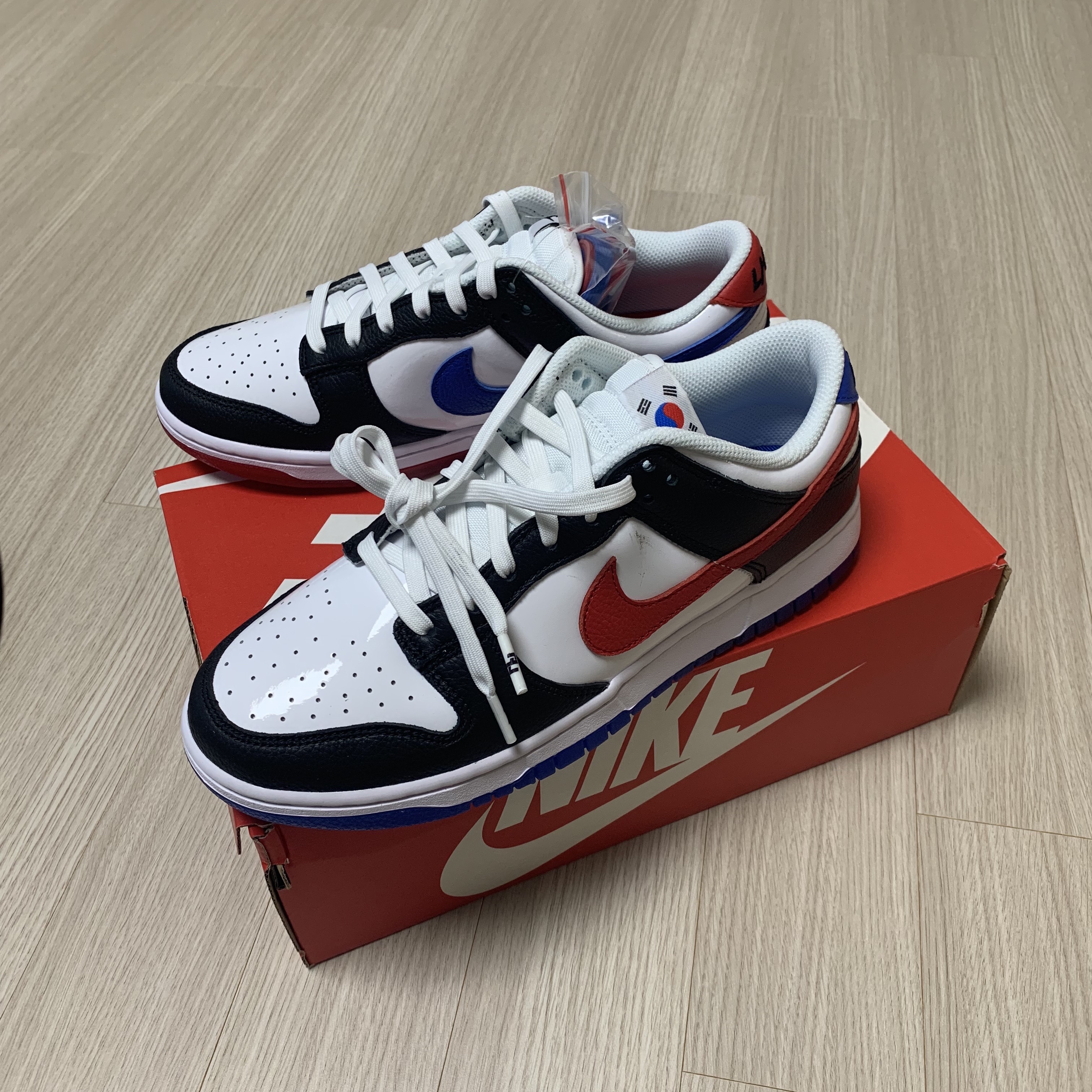 Nike Dunk Low SE Seoul, Nike Air Max 97 Neon Seoul 착용 스타일 - 1