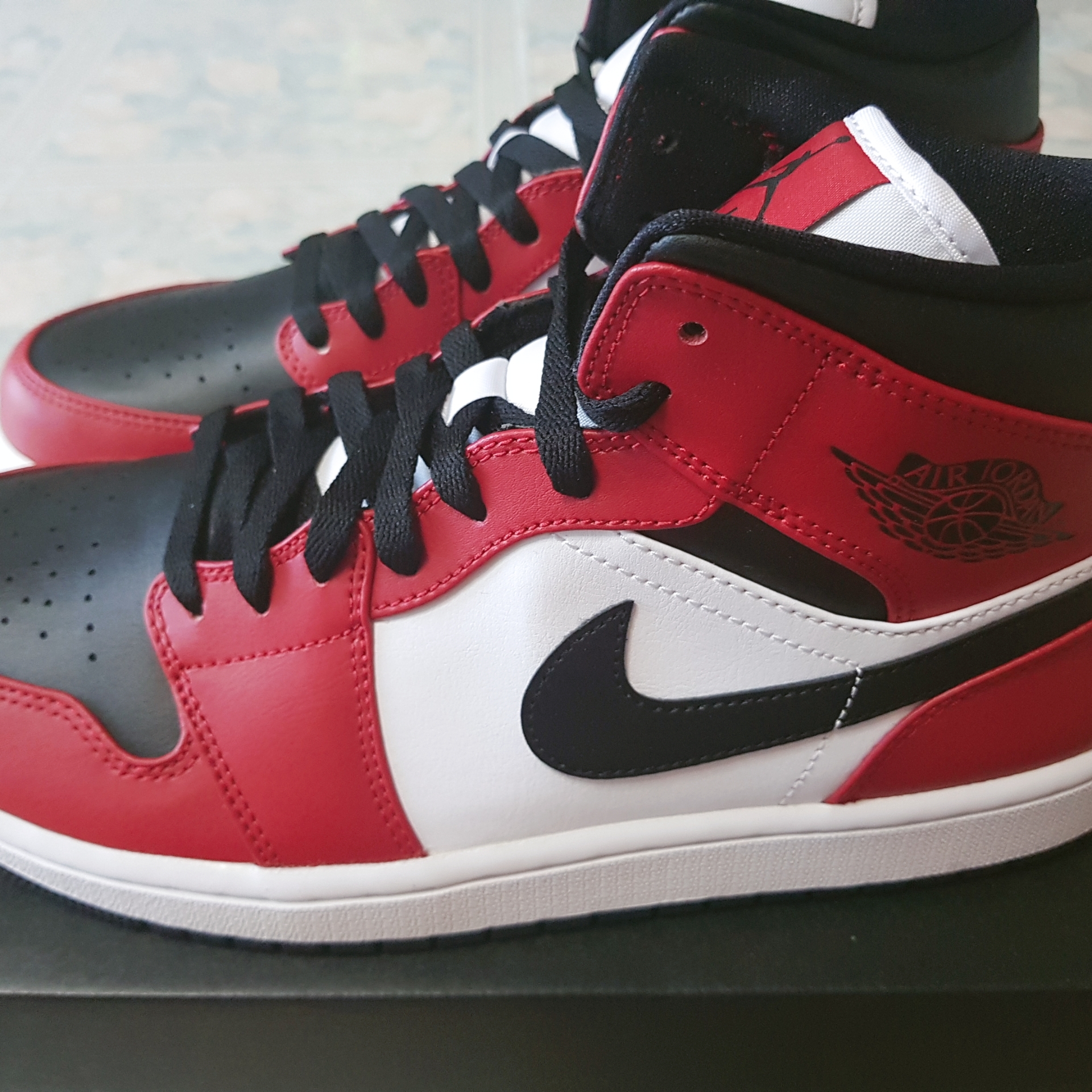 Jordan 1 Mid Chicago Black Toe 착용 스타일