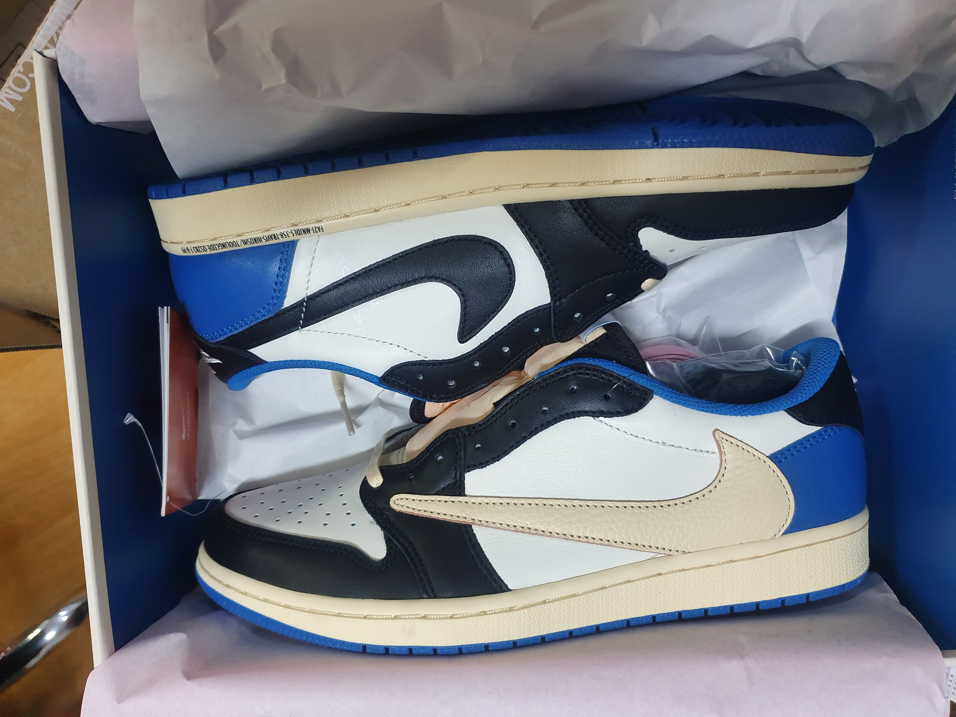 Jordan 1 x Travis Scott x Fragment Retro Low OG SP Military Blue 착용 스타일