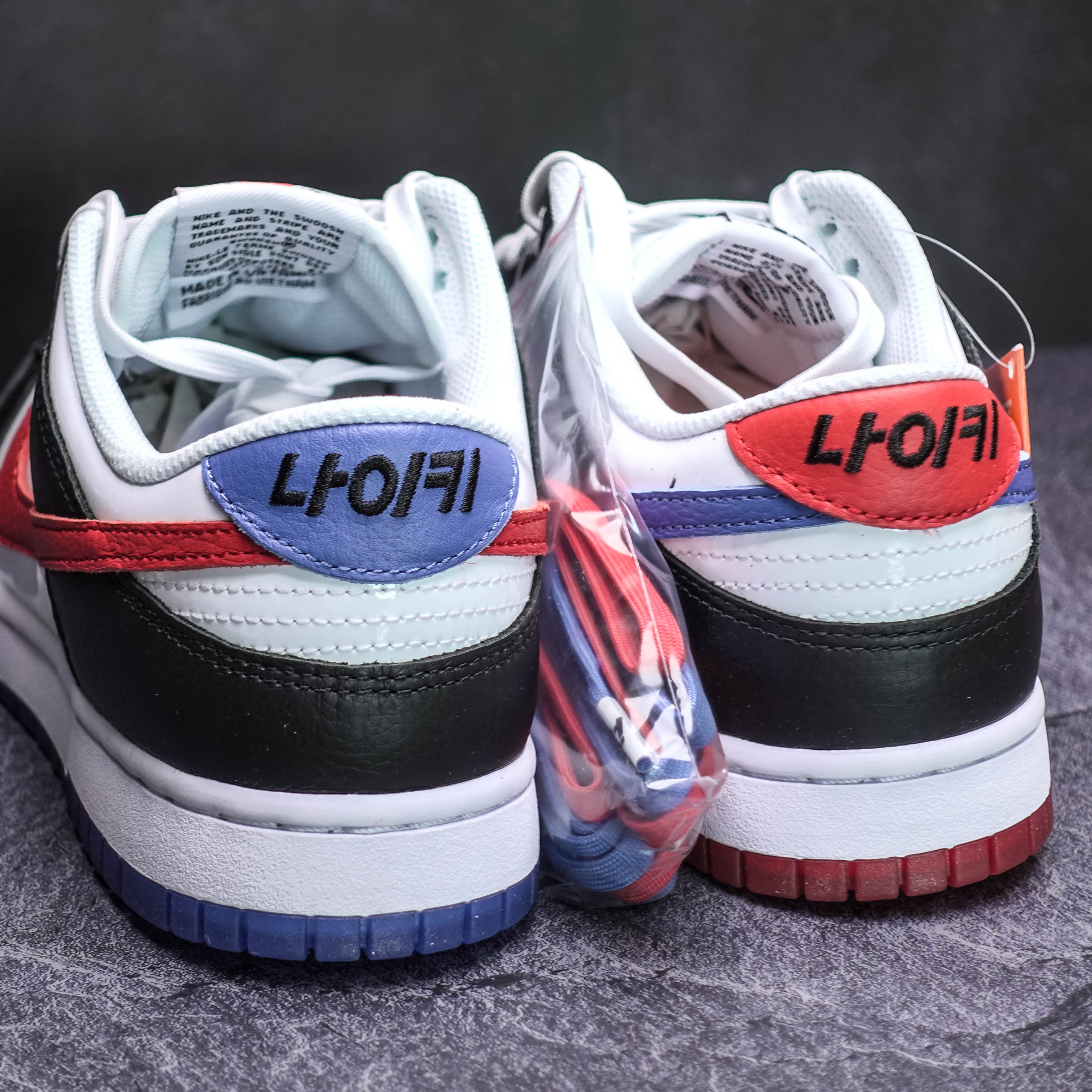 Nike Dunk Low SE Seoul (With Special Gift) 착용 스타일 - 3