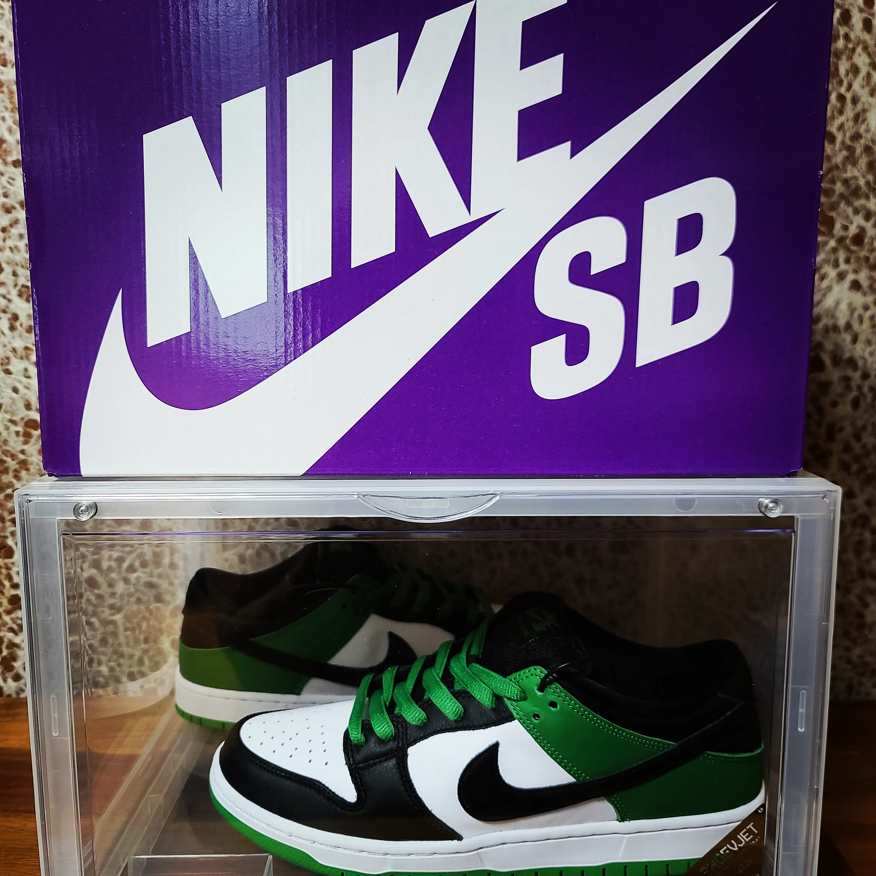 Nike SB Dunk Low Pro Black and Classic Green 착용 스타일