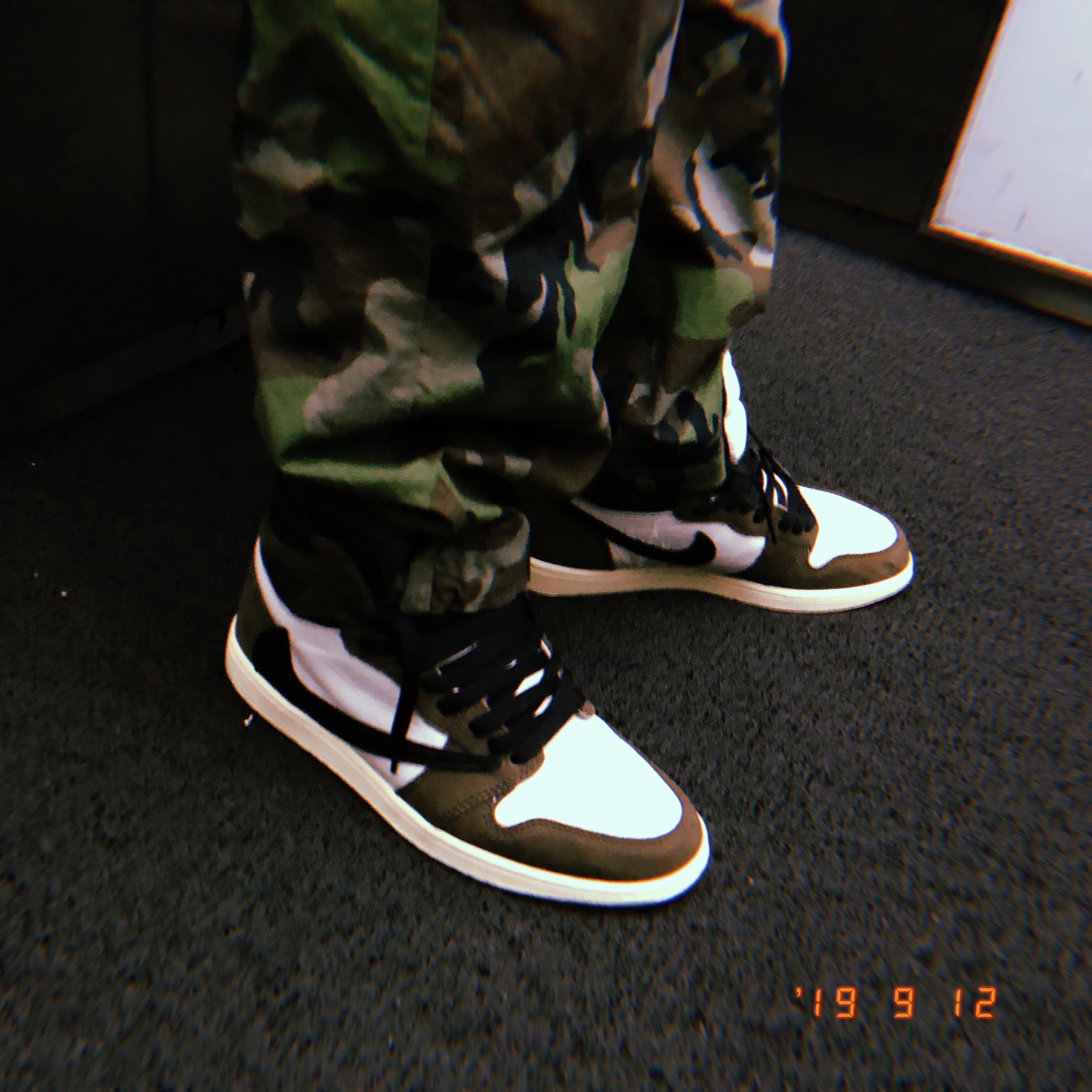 Jordan 1 x Travis Scott Retro High OG SP Mocha 착용 스타일