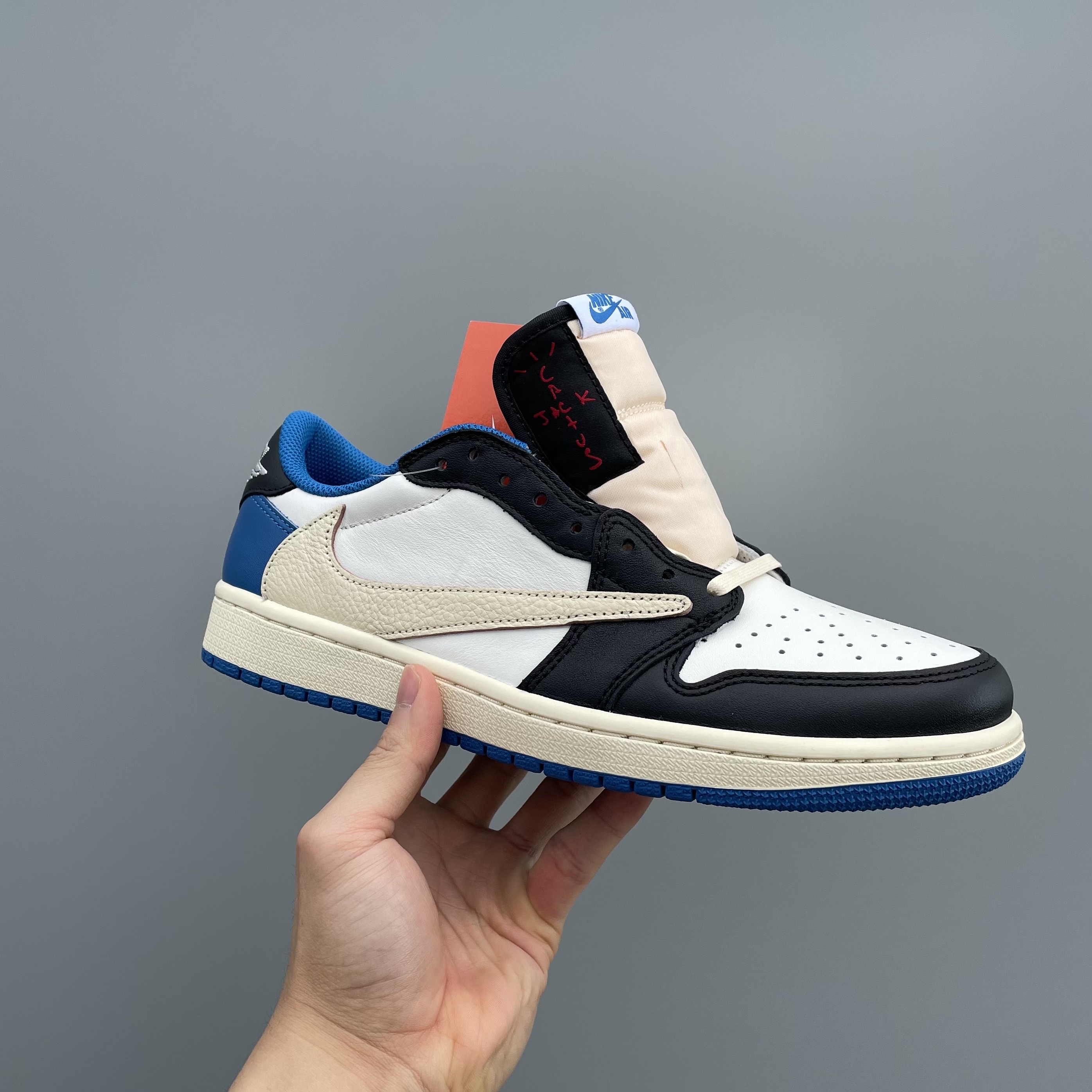 Jordan 1 x Travis Scott x Fragment Retro Low OG SP Military Blue, Jordan 1 x Travis Scott Retro Low OG SP Mocha 착용 스타일 - 2
