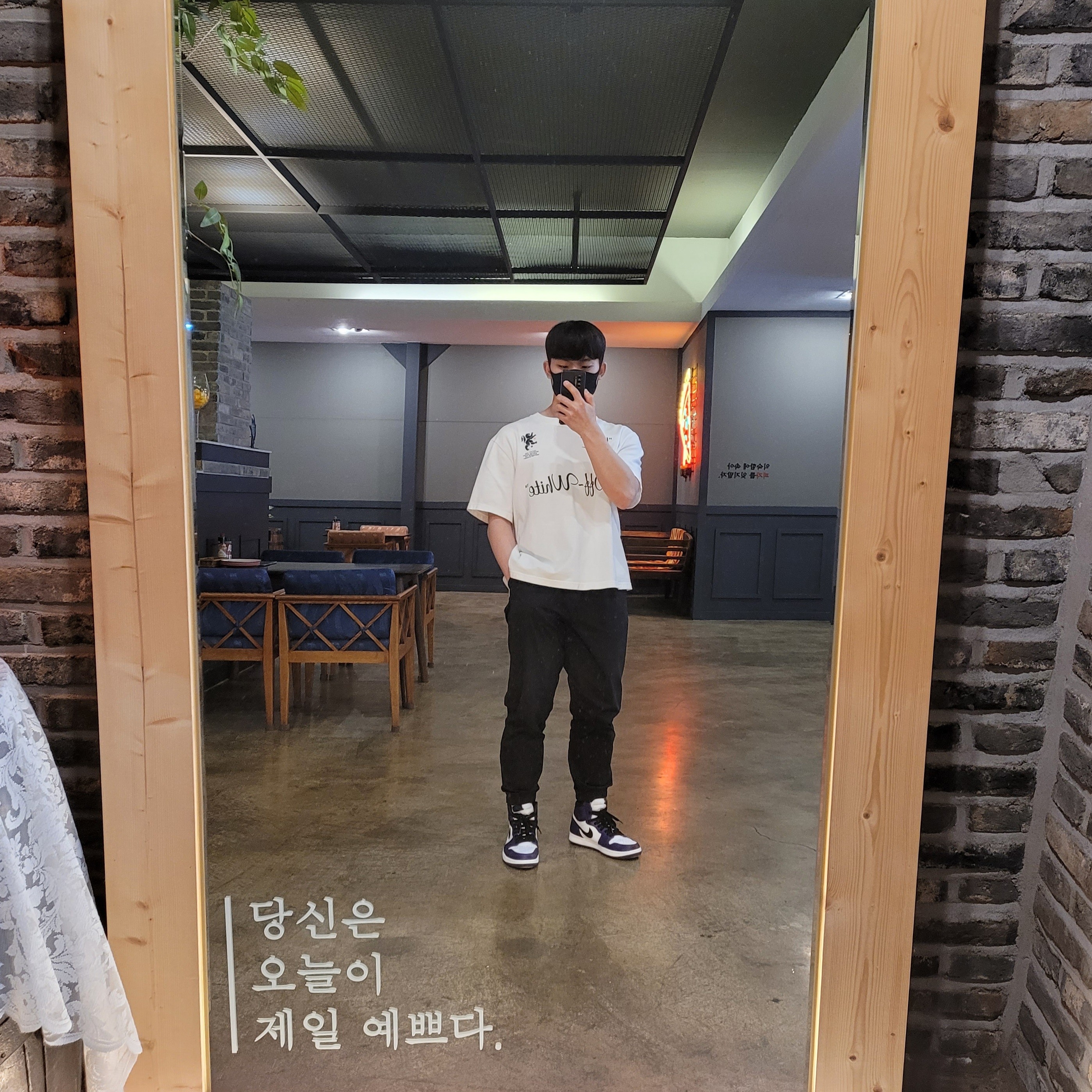Jordan 1 Retro High OG Court Purple 2020, Nike x Off-White Mercurial NRG X T-Shirt White 착용 스타일 - 2