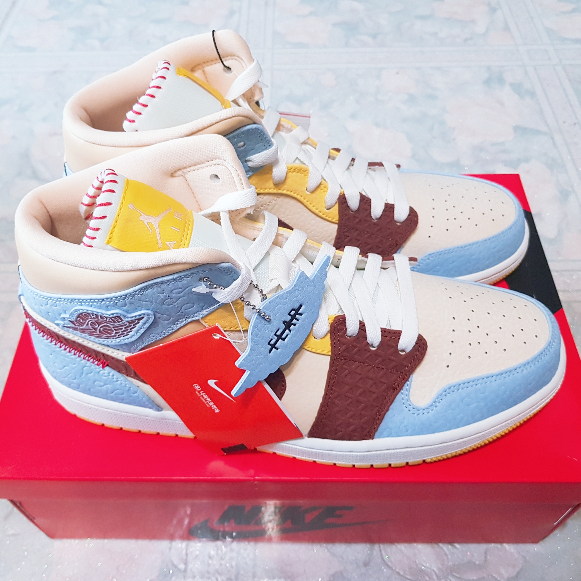 Jordan 1 x Maison Chateau Rouge Mid SE Fearless 착용 스타일