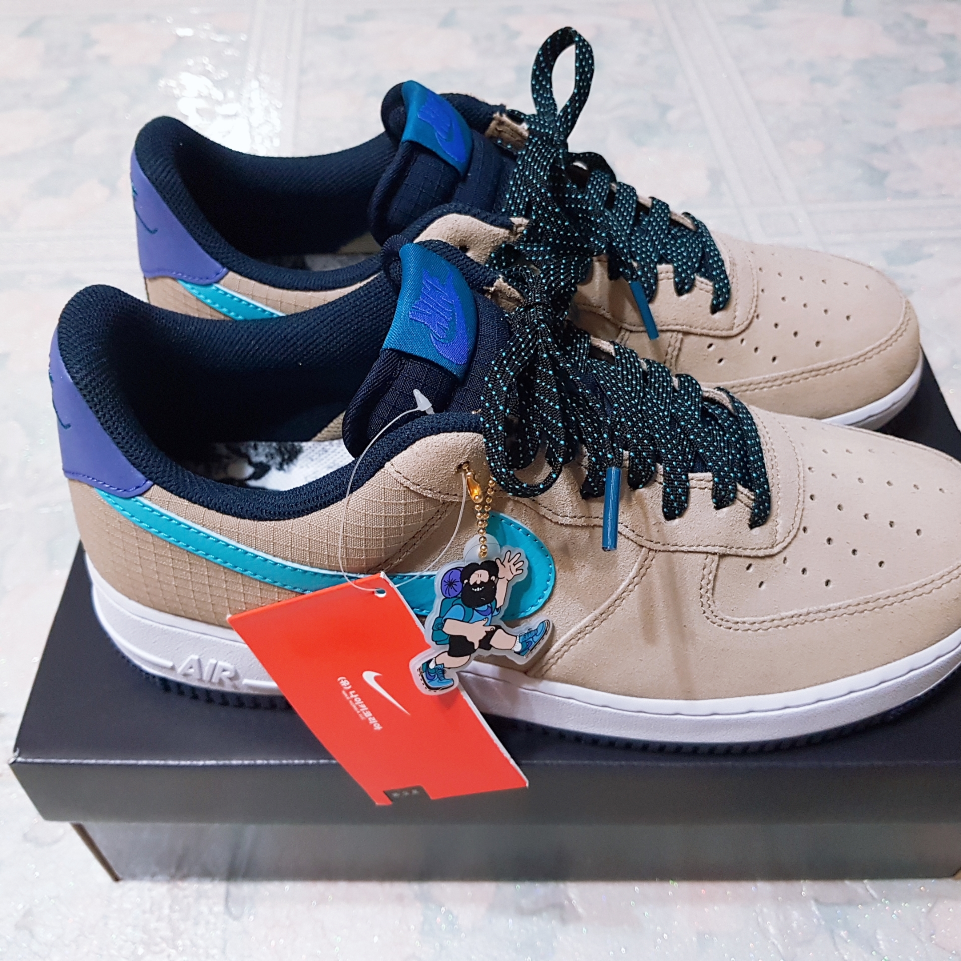 Nike Air Force 1 '07 LV8 2 Khaki 착용 스타일