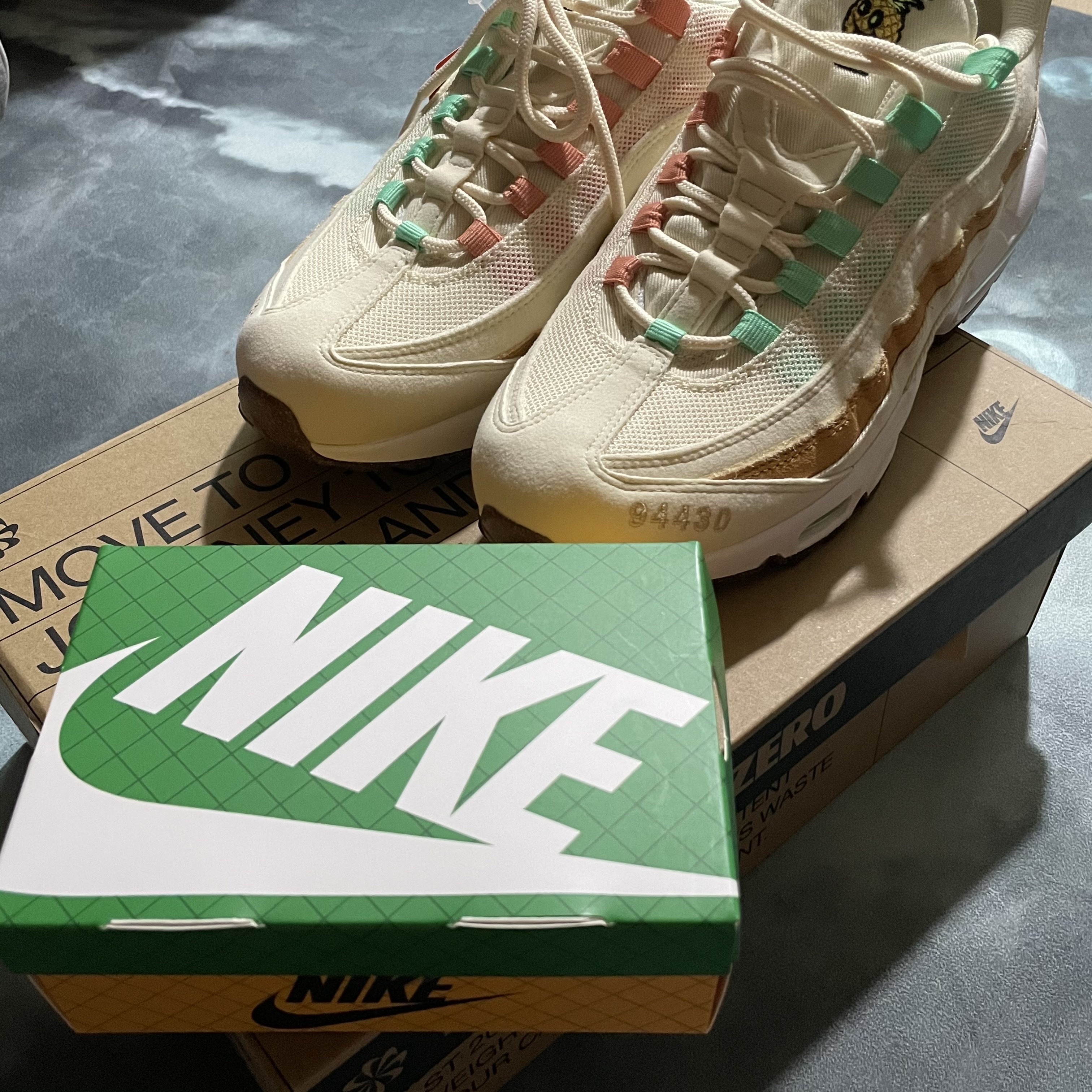 Nike Air Max 95 NRG Pineapple 착용 스타일 - 5