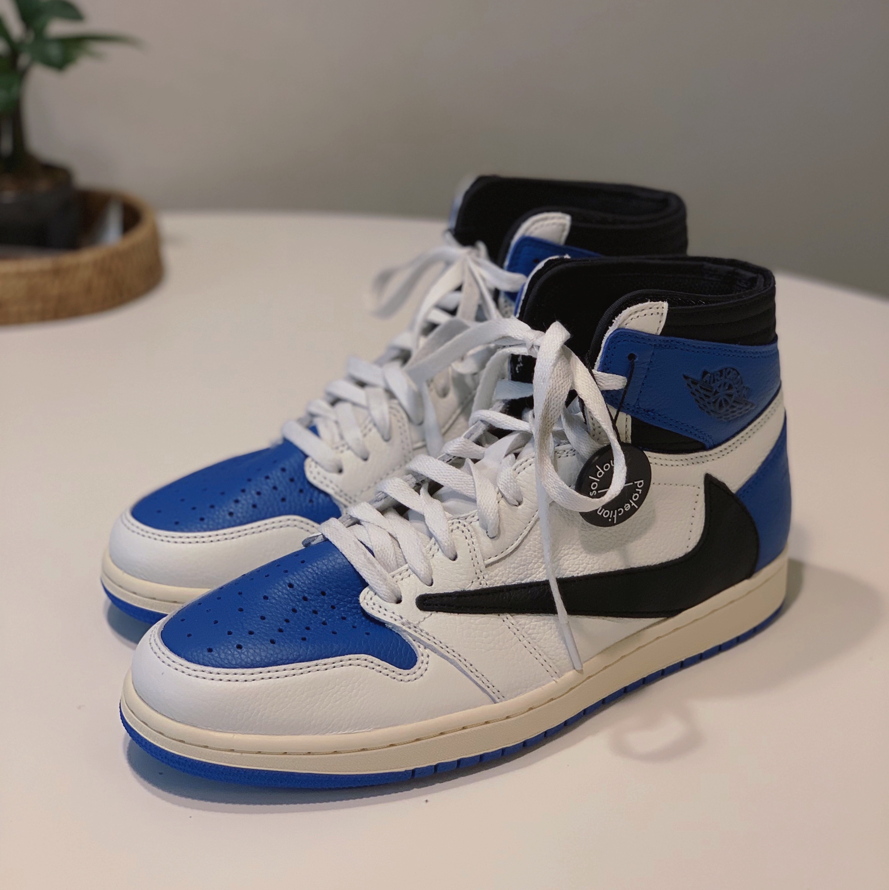 Jordan 1 x Travis Scott x Fragment Retro High OG SP Military Blue 착용 스타일