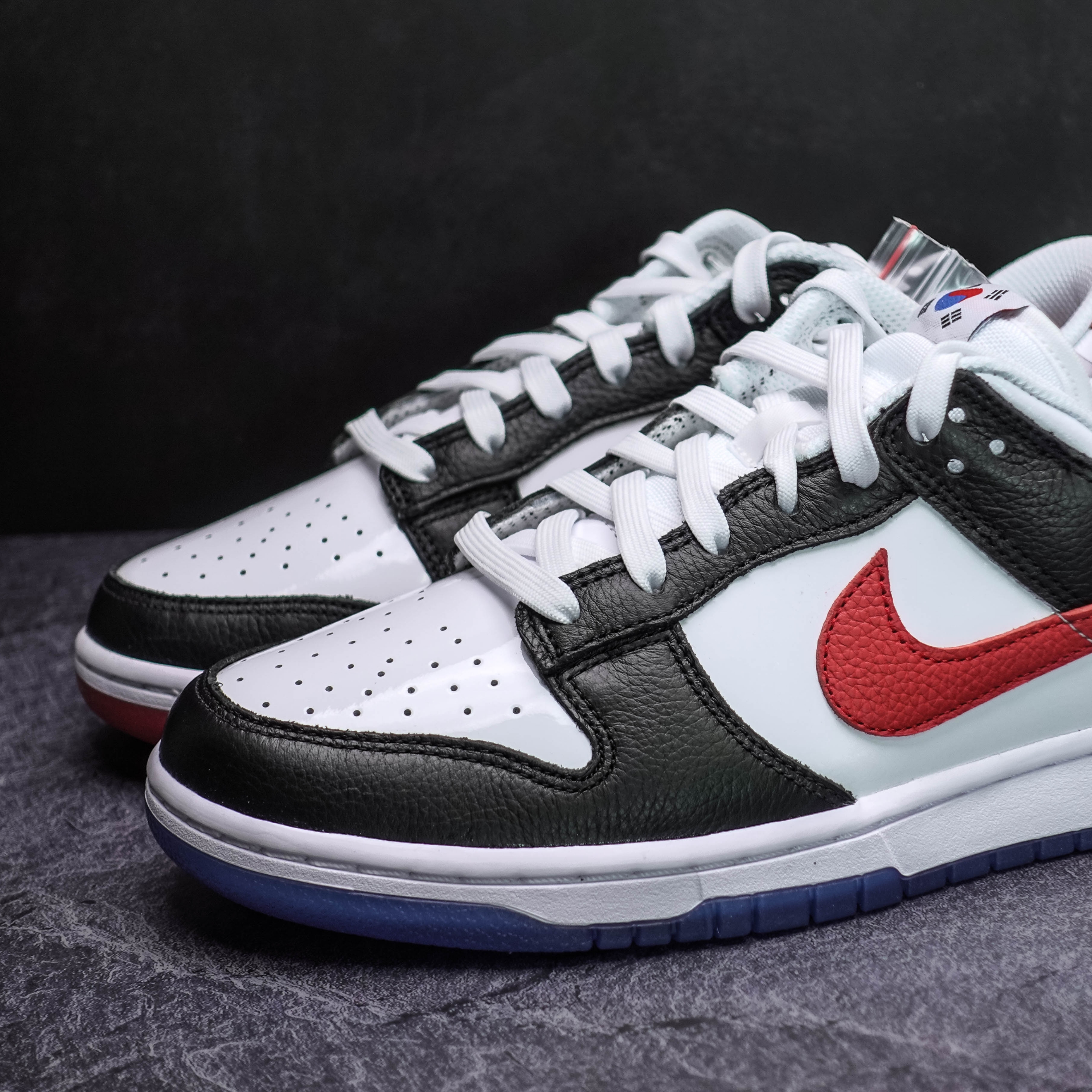 Nike Dunk Low SE Seoul (With Special Gift) 착용 스타일 - 2