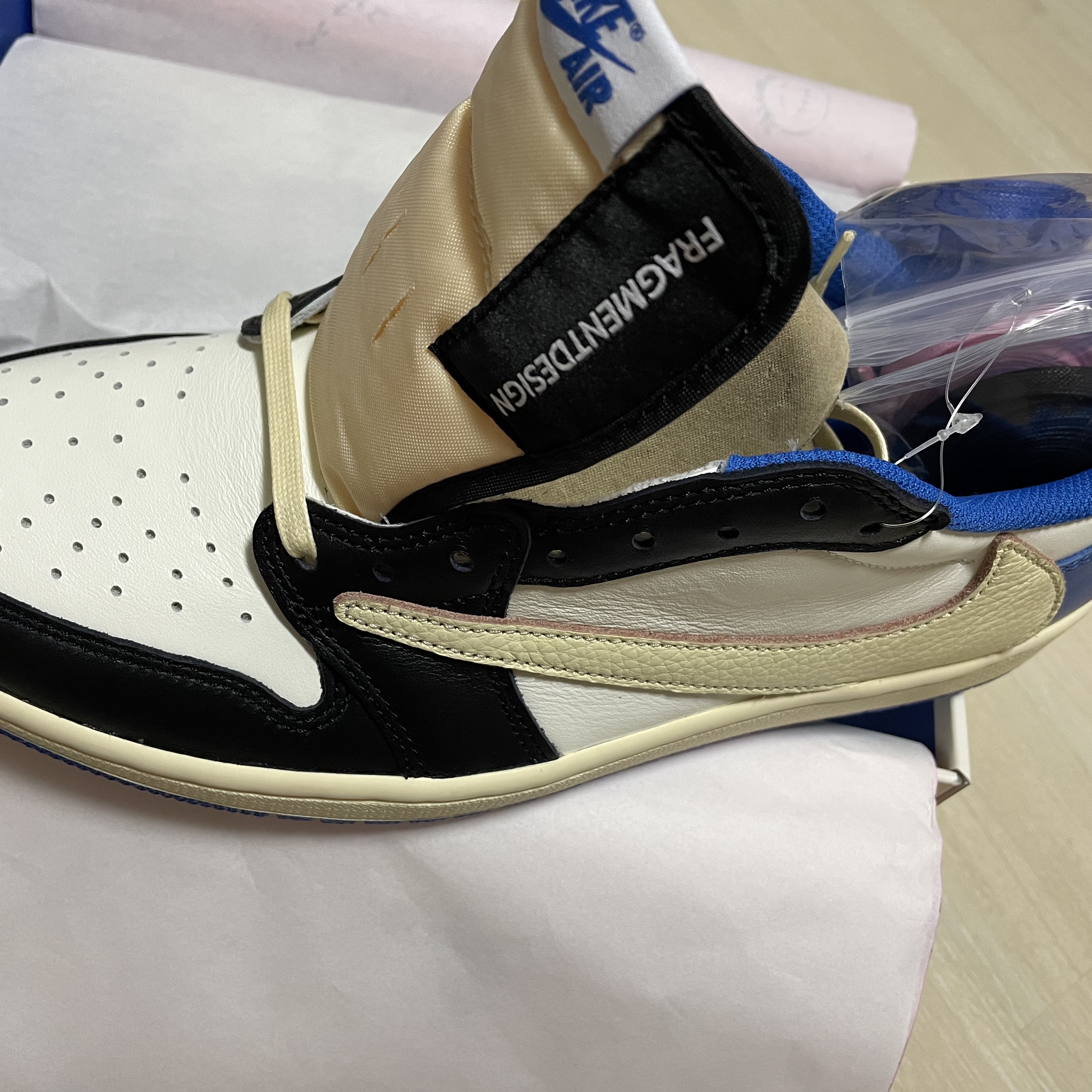 Jordan 1 x Travis Scott x Fragment Retro Low OG SP Military Blue 착용 스타일 - 2