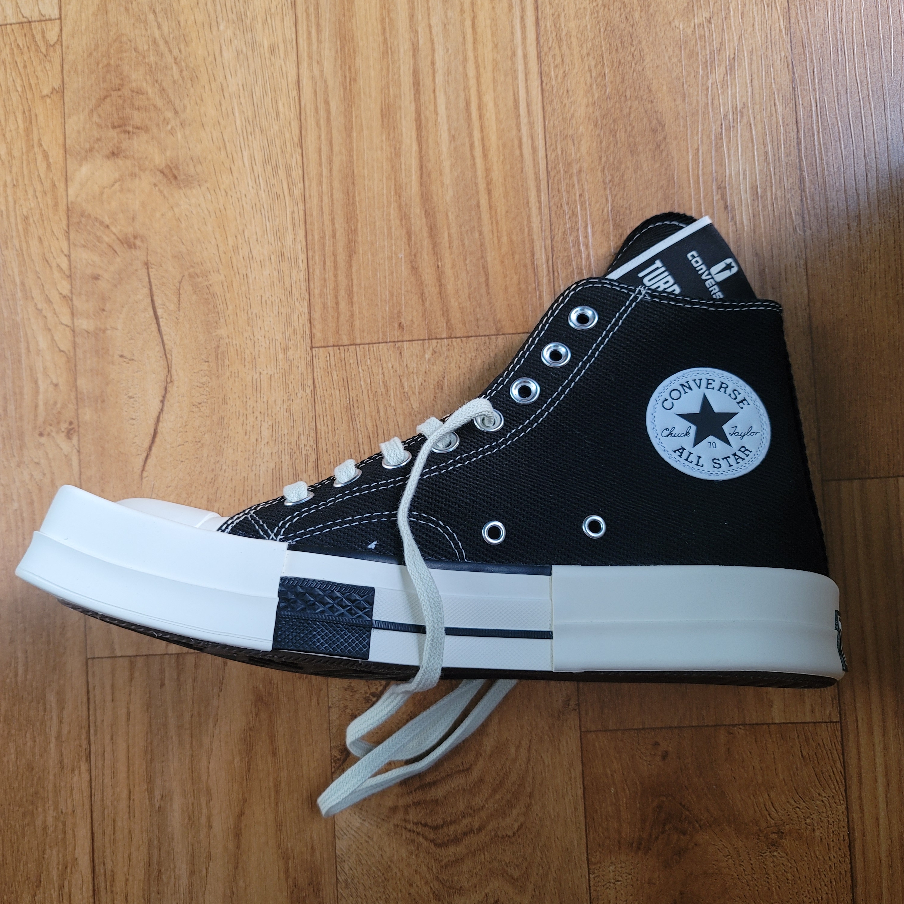 Converse x Drkshdw Turbodrk Chuck 70 Hi Black, Converse x Drkshdw Turbodrk Chuck 70 Ox Lilly White 착용 스타일 - 3