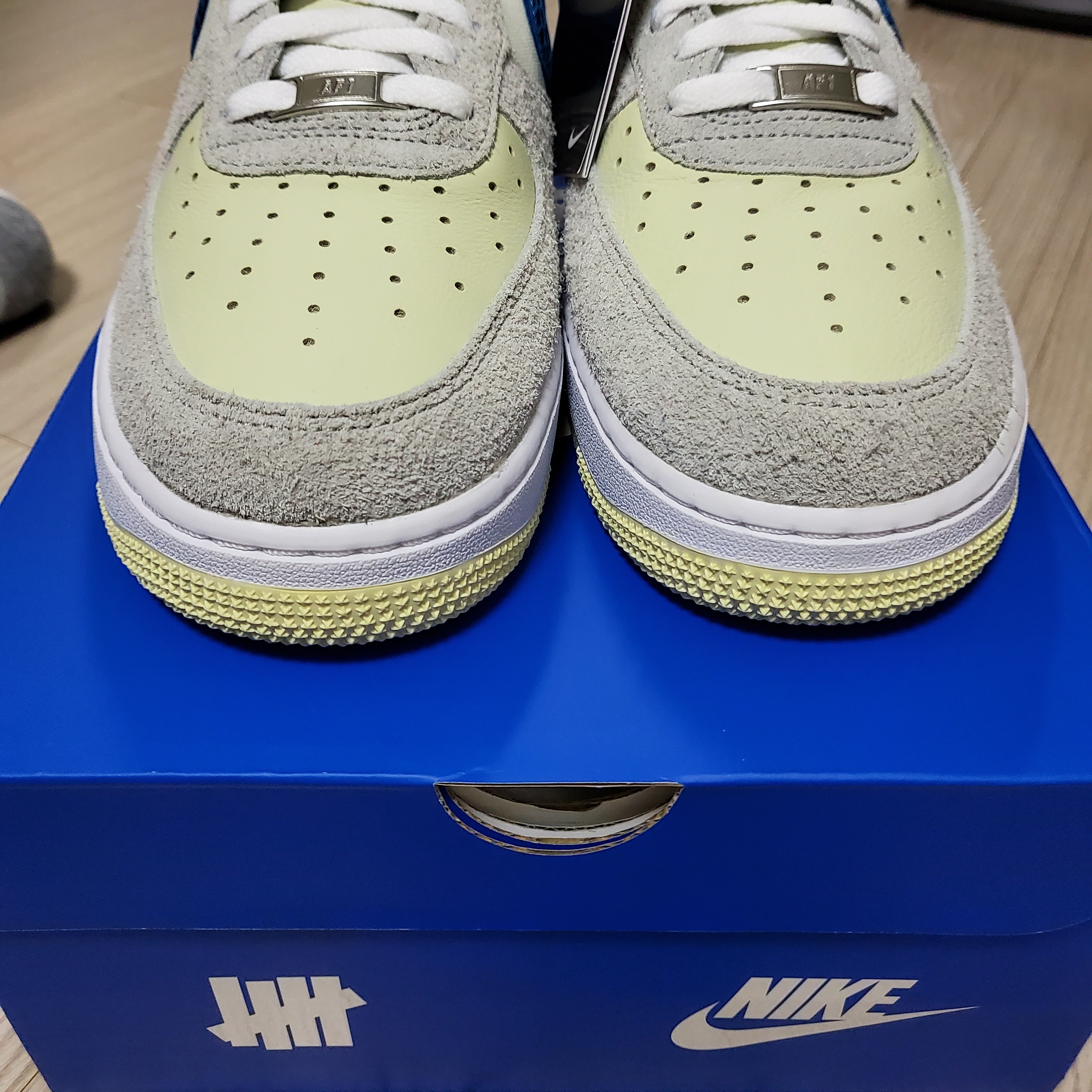 Nike x Undefeated Air Force 1 Low SP 5 On It 착용 스타일 - 2
