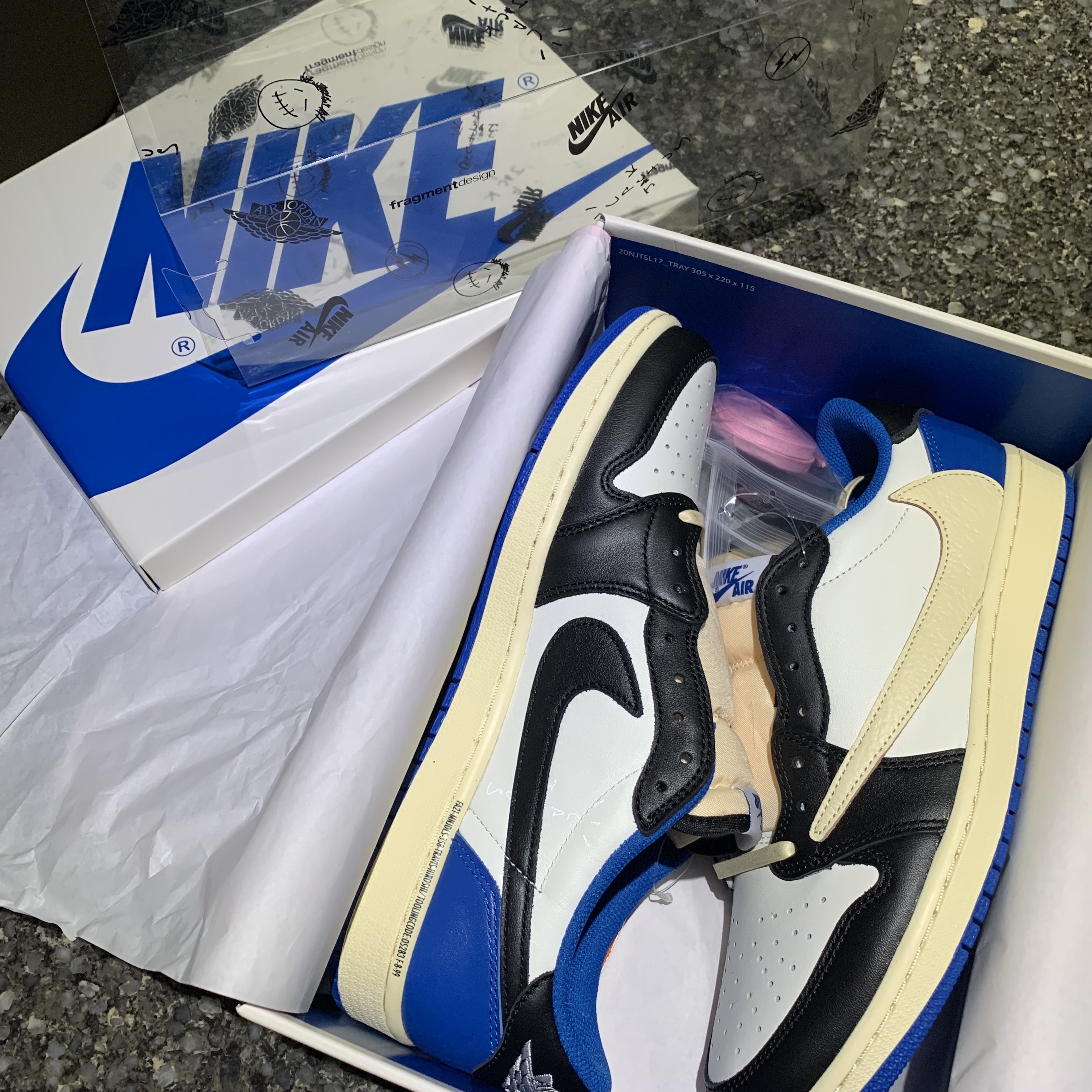 Jordan 1 x Travis Scott x Fragment Retro Low OG SP Military Blue 착용 스타일