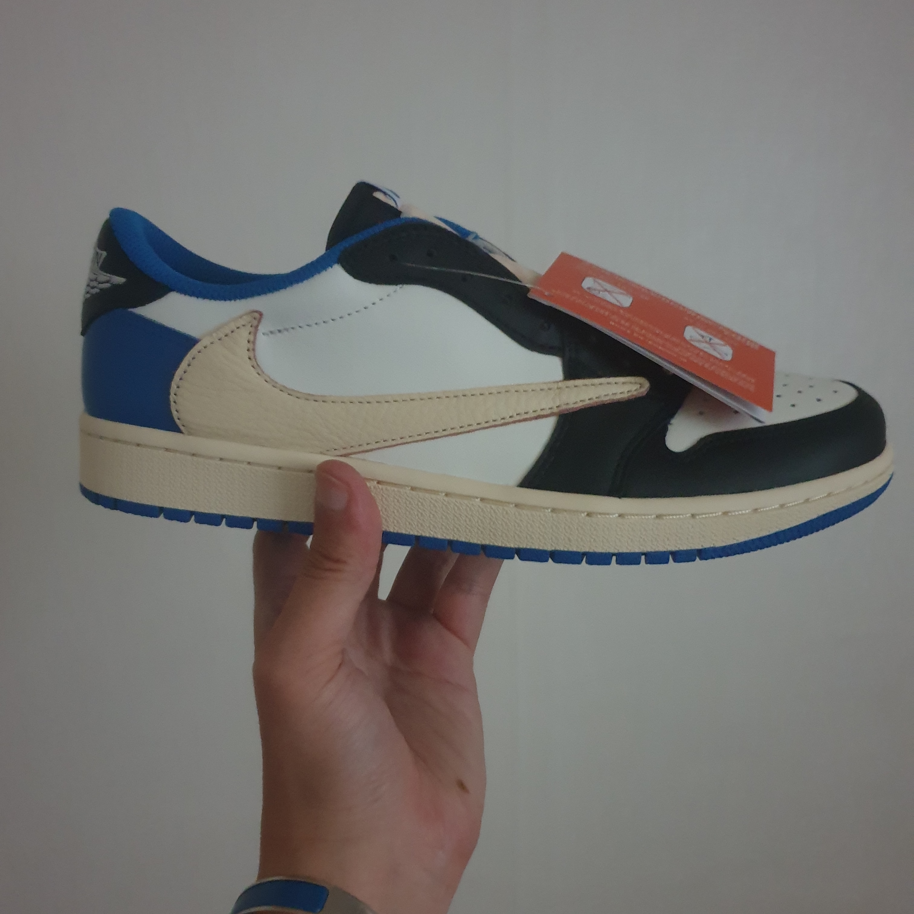 Jordan 1 x Travis Scott x Fragment Retro Low OG SP Military Blue 착용 스타일 - 1