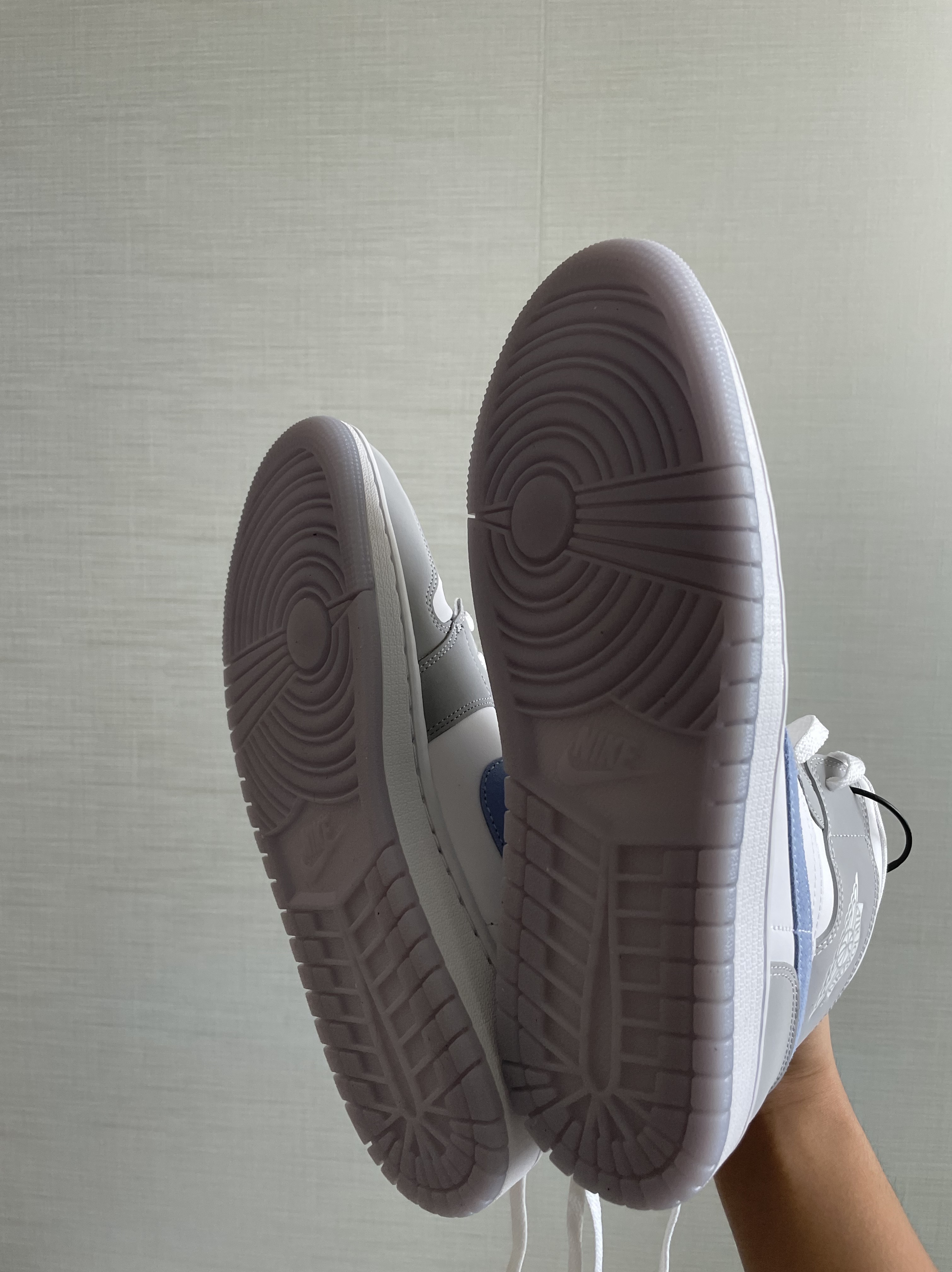 (W) Jordan 1 Mid Wolf Grey 착용 스타일 - 2