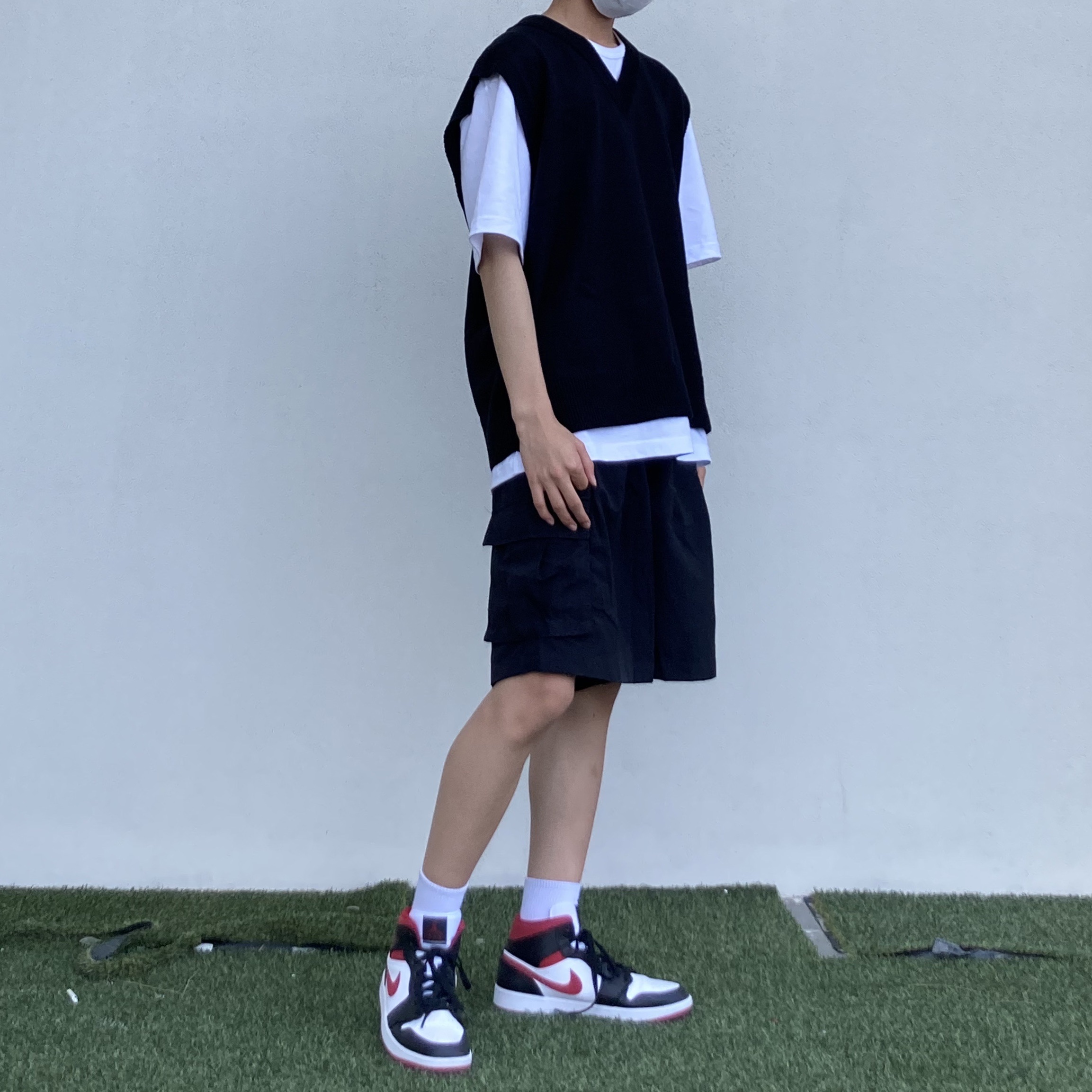 Jordan 1 Mid Gym Red Black White 착용 스타일 - 1