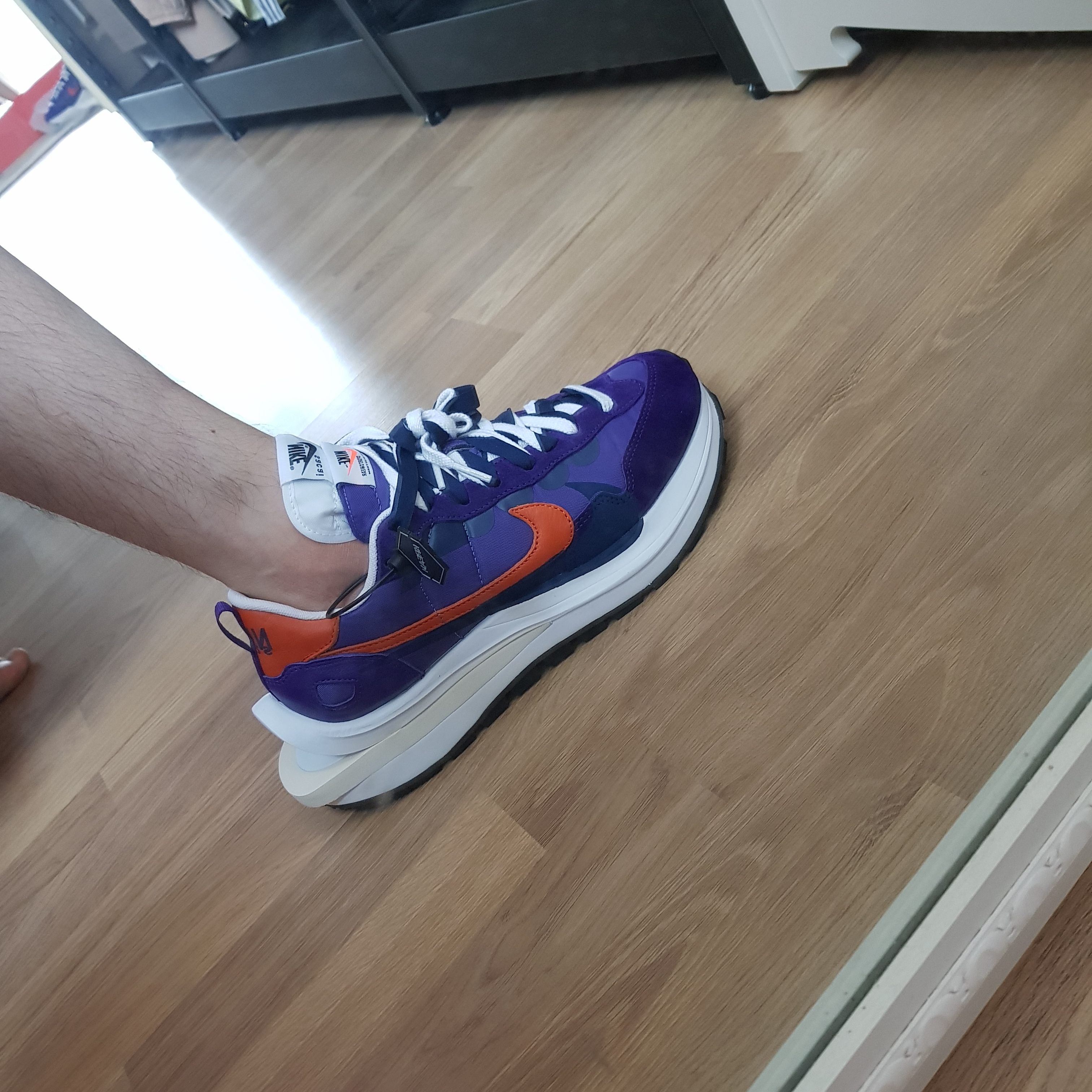 Nike x Sacai VaporWaffle Dark Iris 착용 스타일 - 5