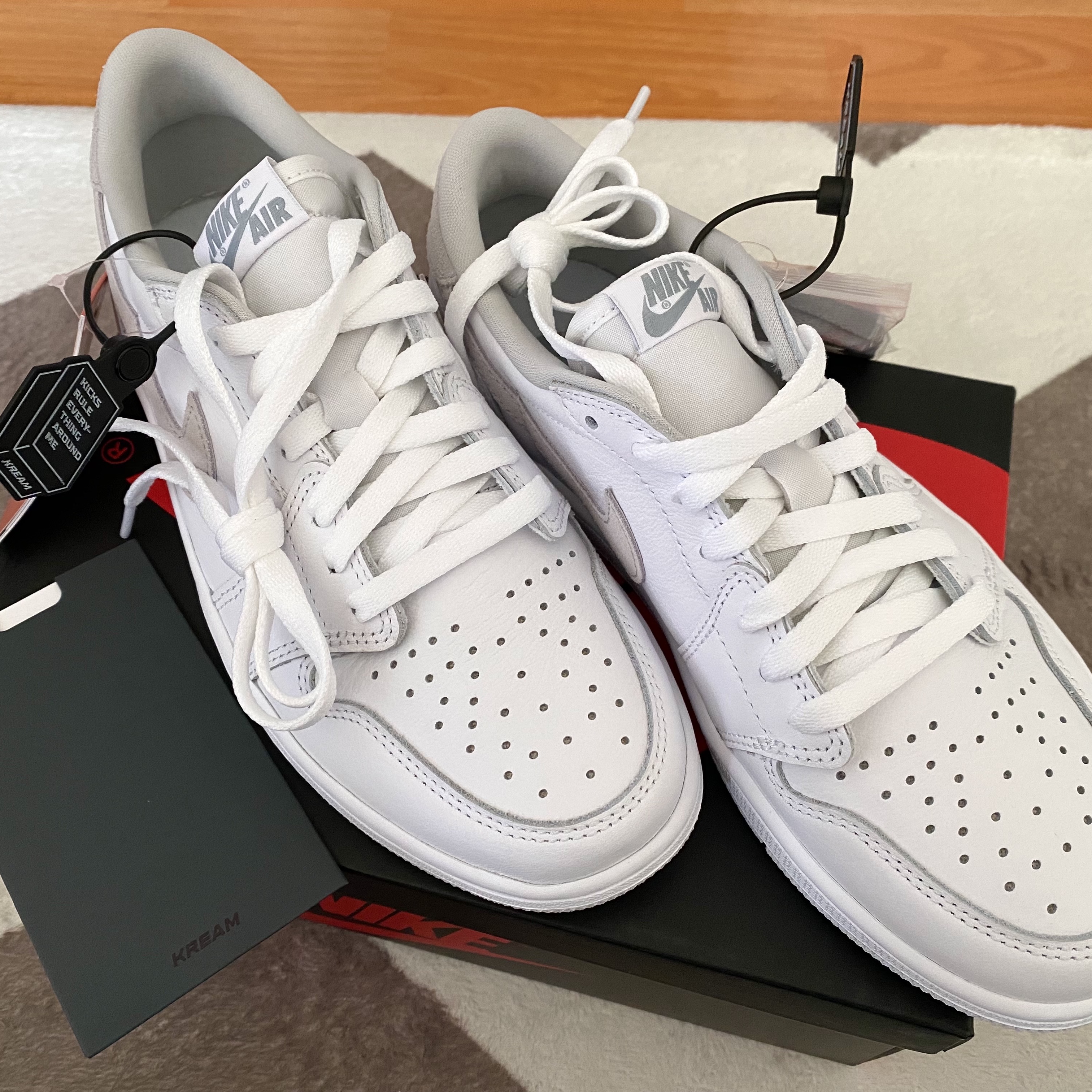 Jordan 1 Low OG Neutral Grey 착용 스타일