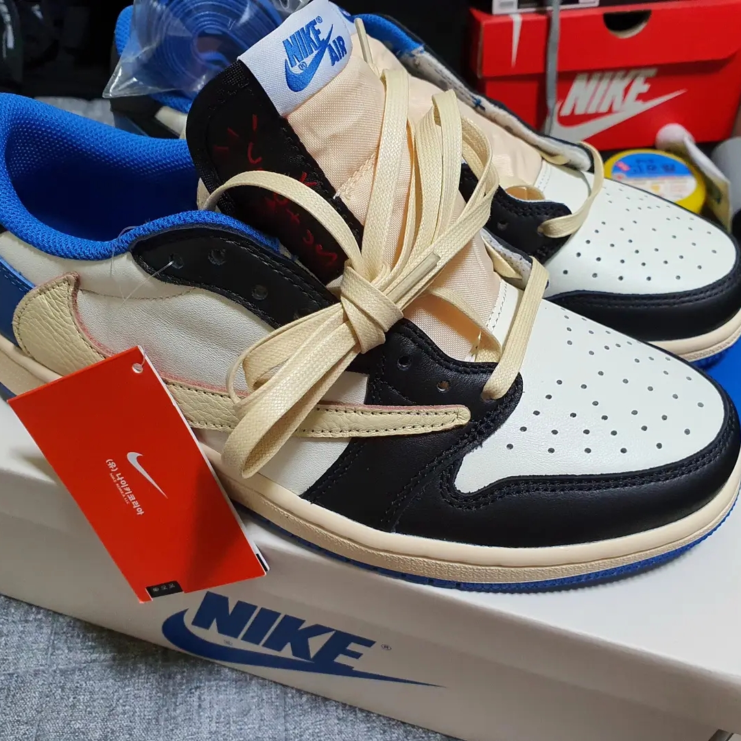 Jordan 1 x Travis Scott x Fragment Retro Low OG SP Military Blue 착용 스타일