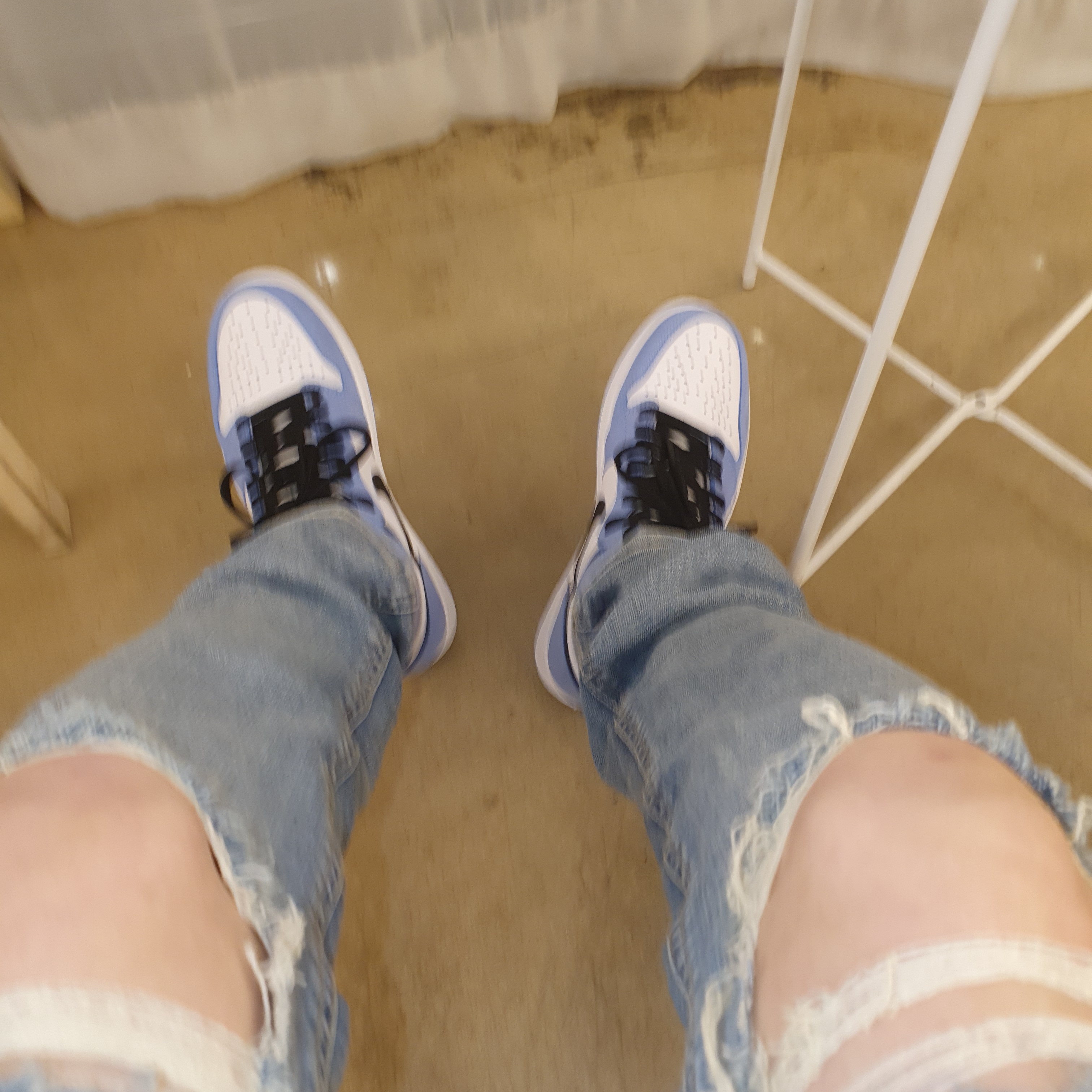 Jordan 1 Retro High OG University Blue 착용 스타일