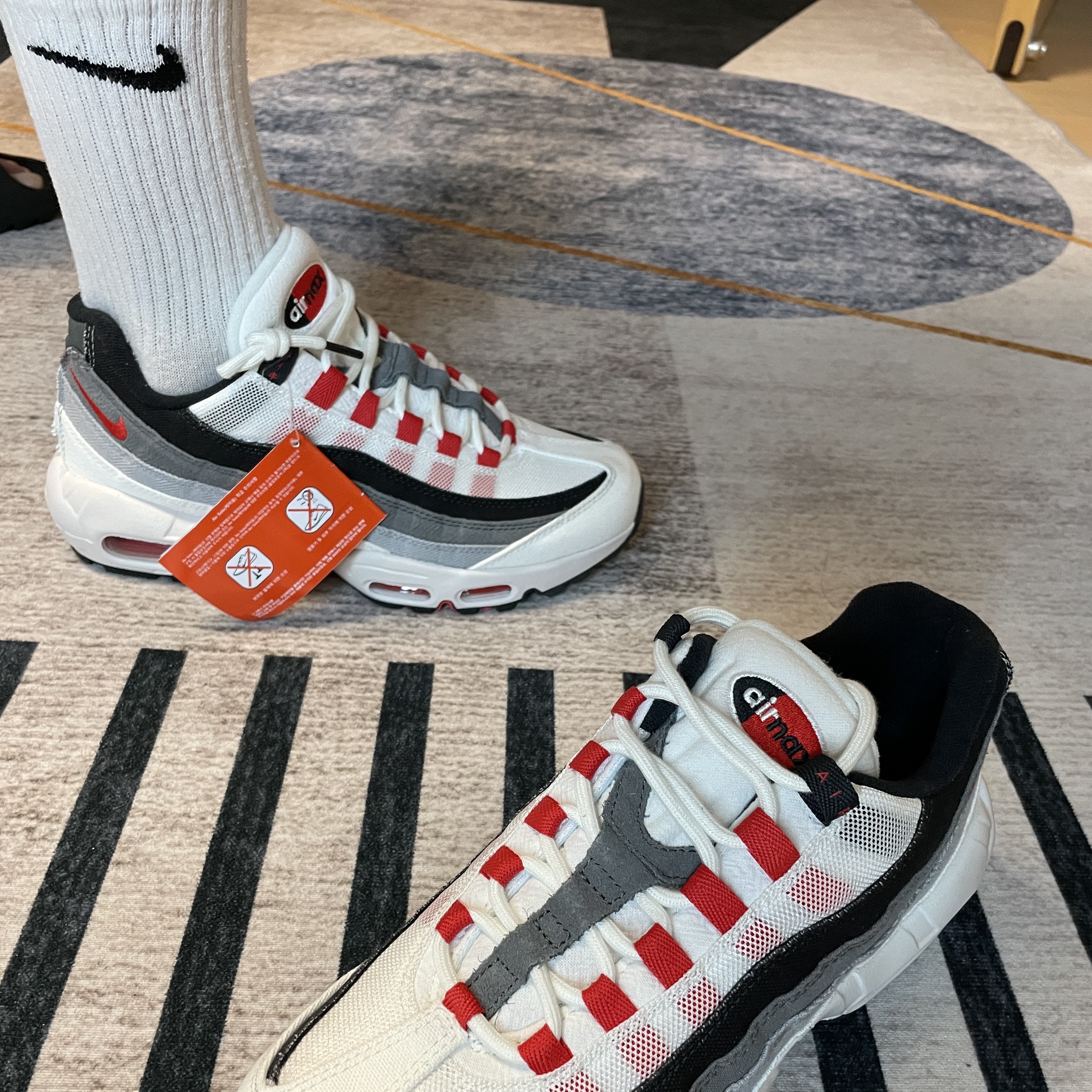 Nike Air Max 95 QS Smoke Grey 착용 스타일 - 1