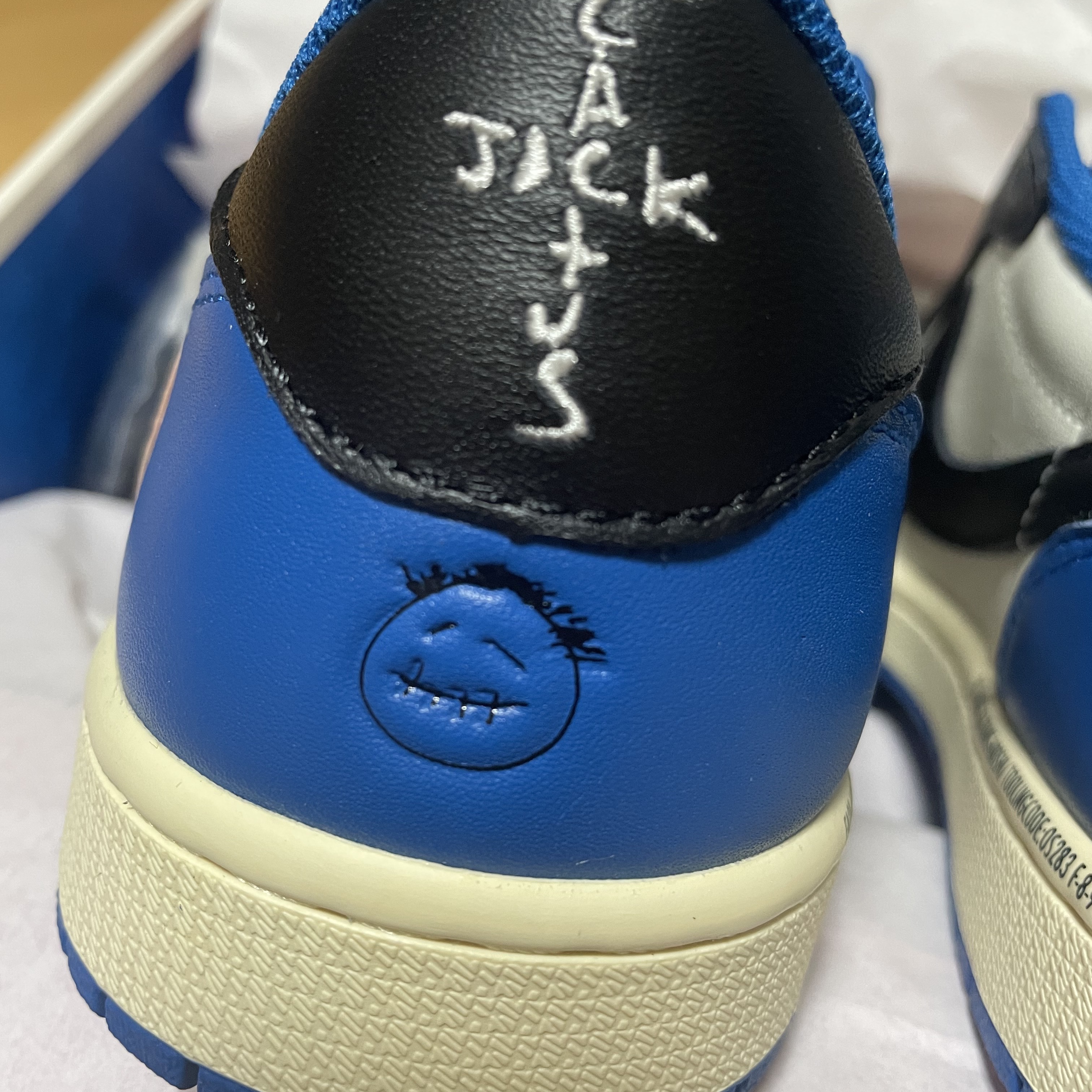 Jordan 1 x Travis Scott x Fragment Retro Low OG SP Military Blue 착용 스타일 - 2