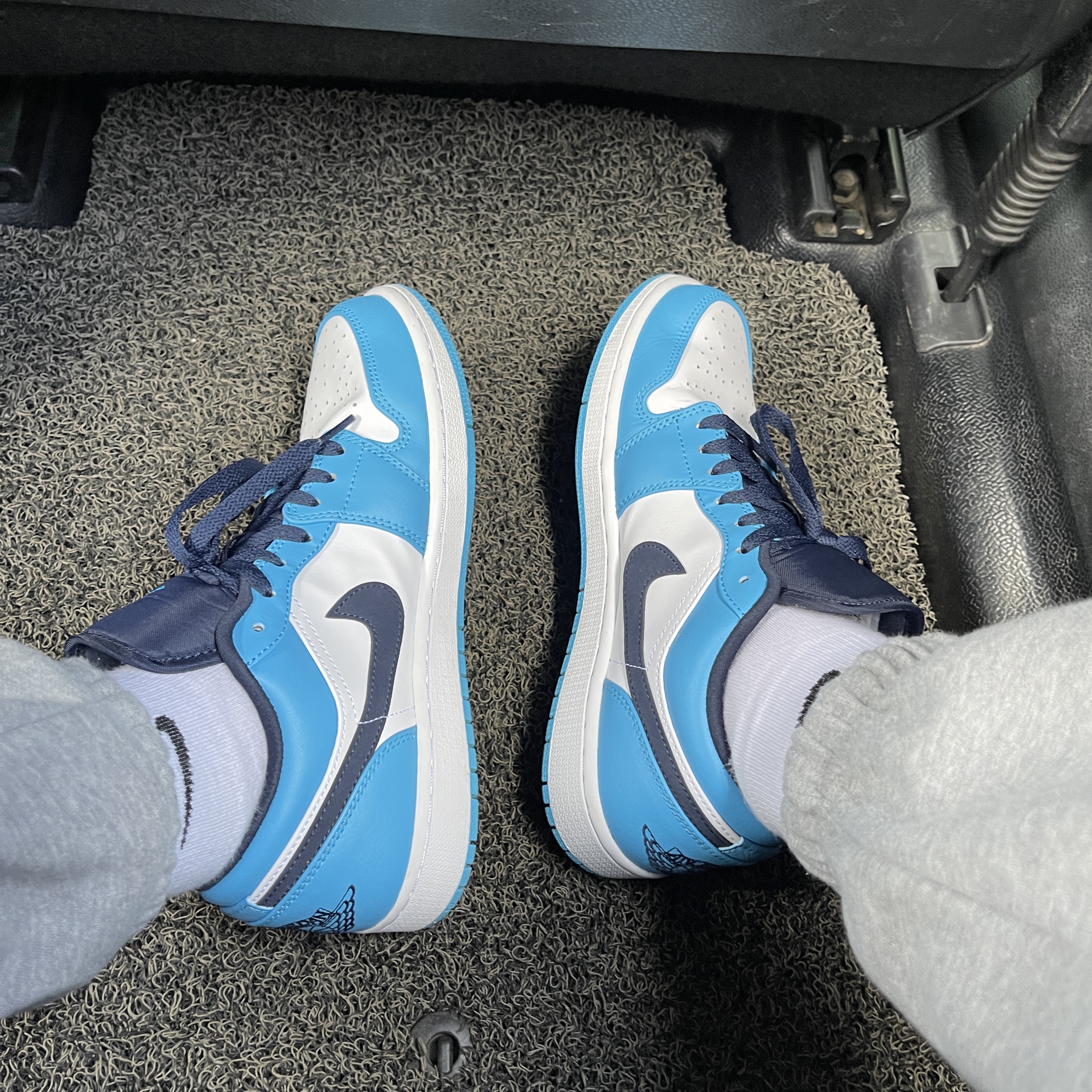 Jordan 1 Low Dark Powder Blue 착용 스타일
