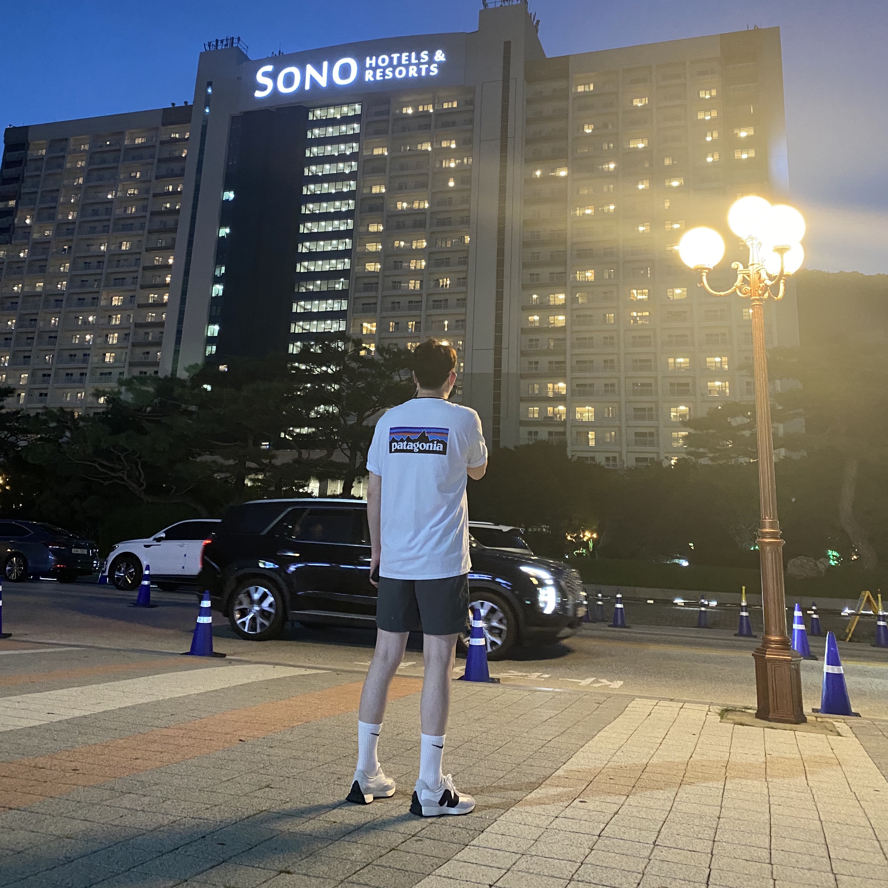 New Balance 327 White Black 착용 스타일