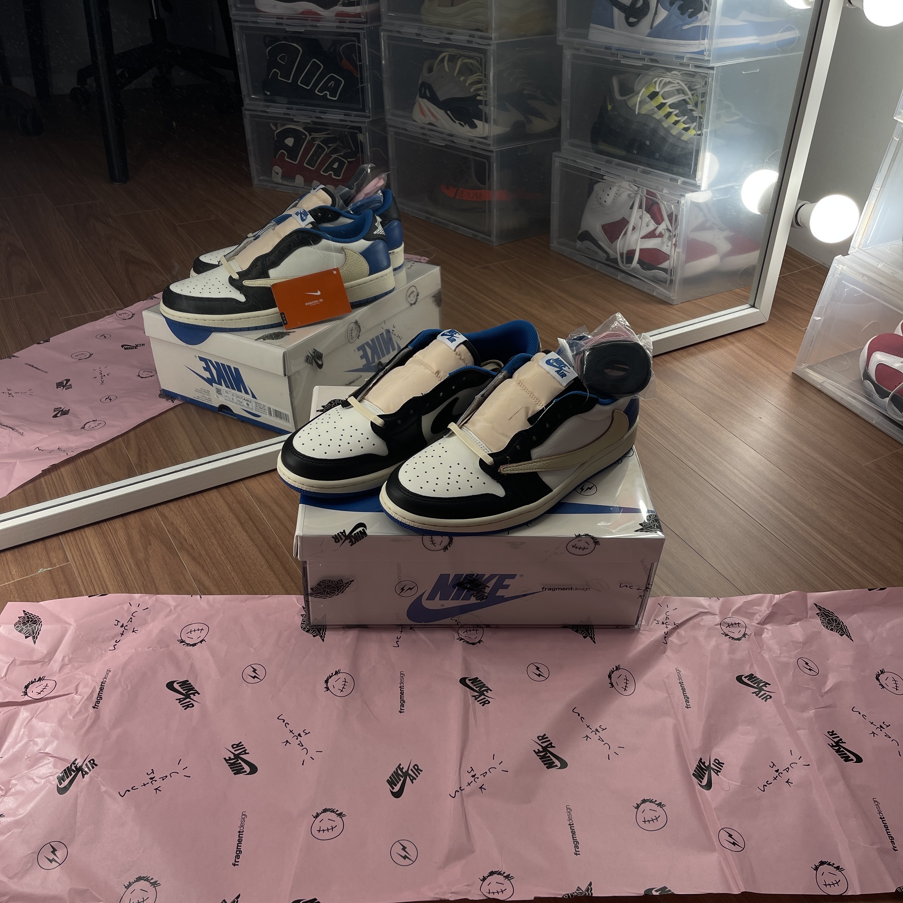 Jordan 1 x Travis Scott x Fragment Retro Low OG SP Military Blue 착용 스타일 - 3