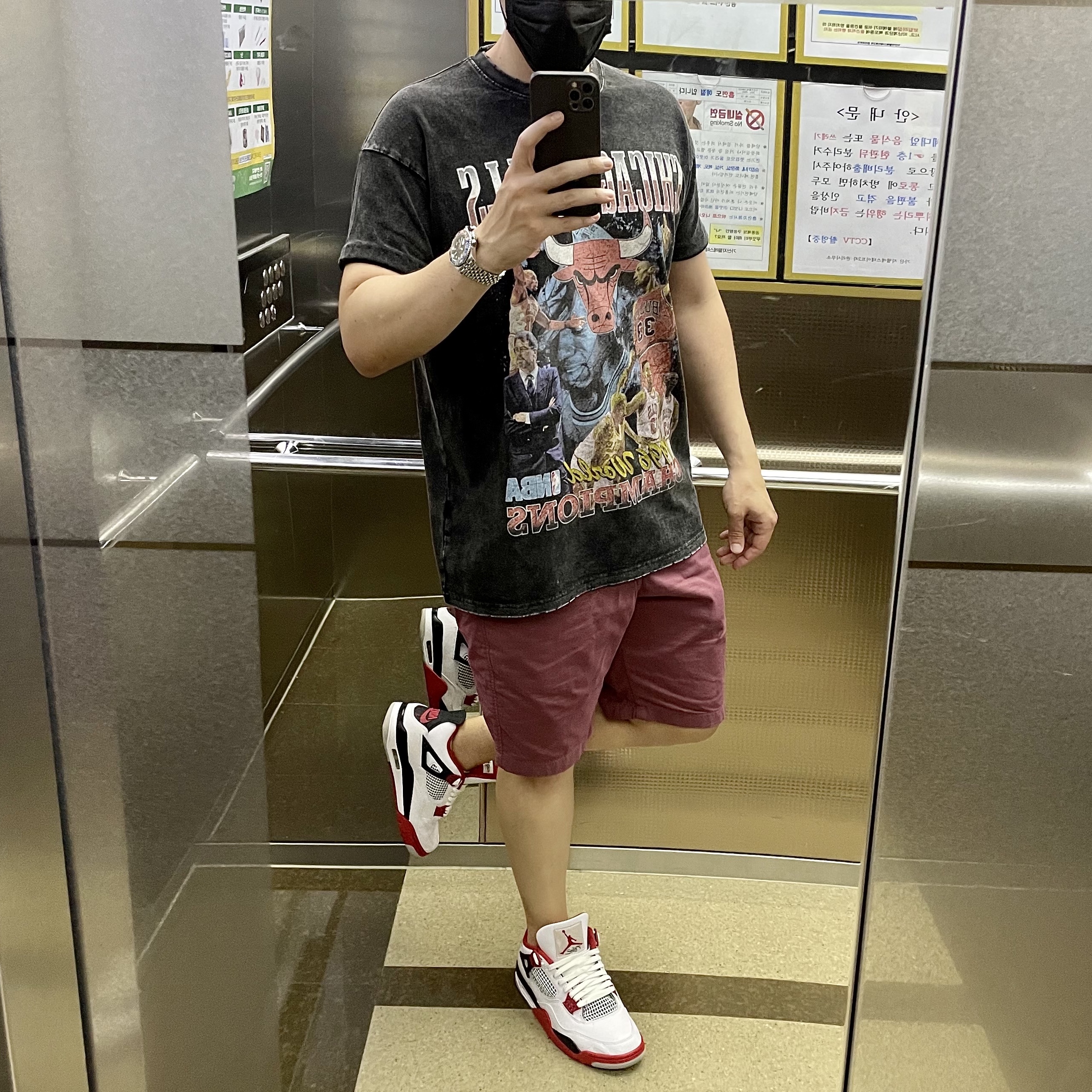 Jordan 4 Retro OG Fire Red 2020 착용 스타일 - 3