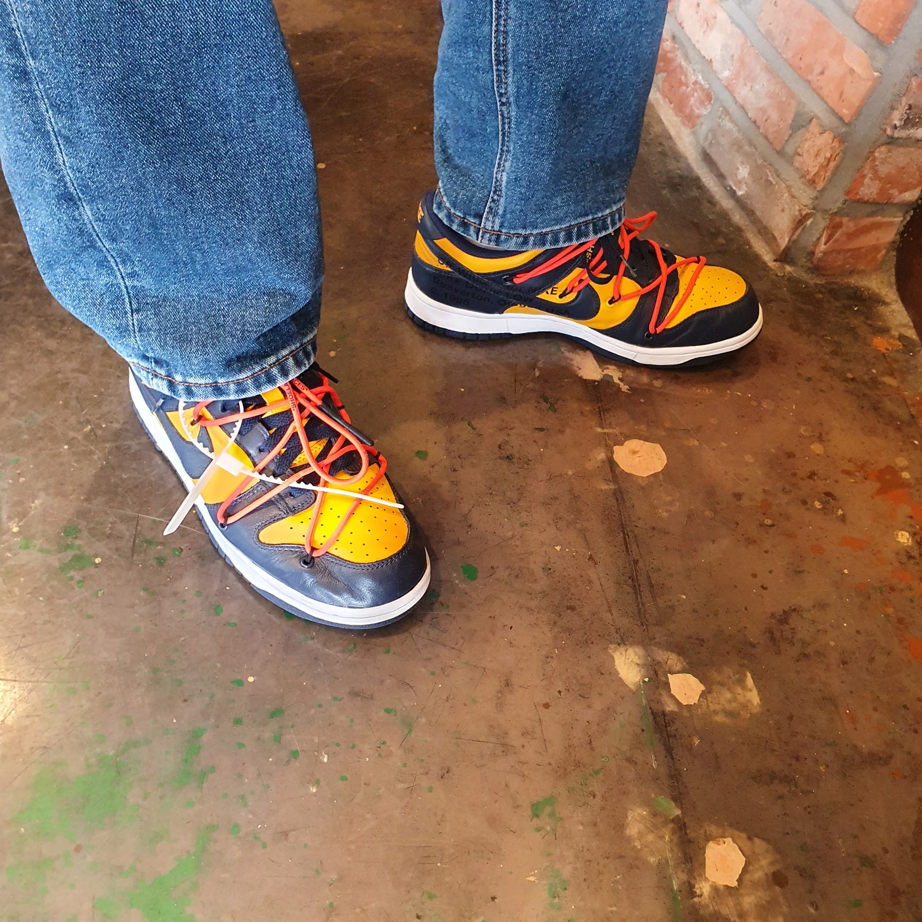 Nike x Off-White Dunk Low University Gold Midnight Navy 착용 스타일