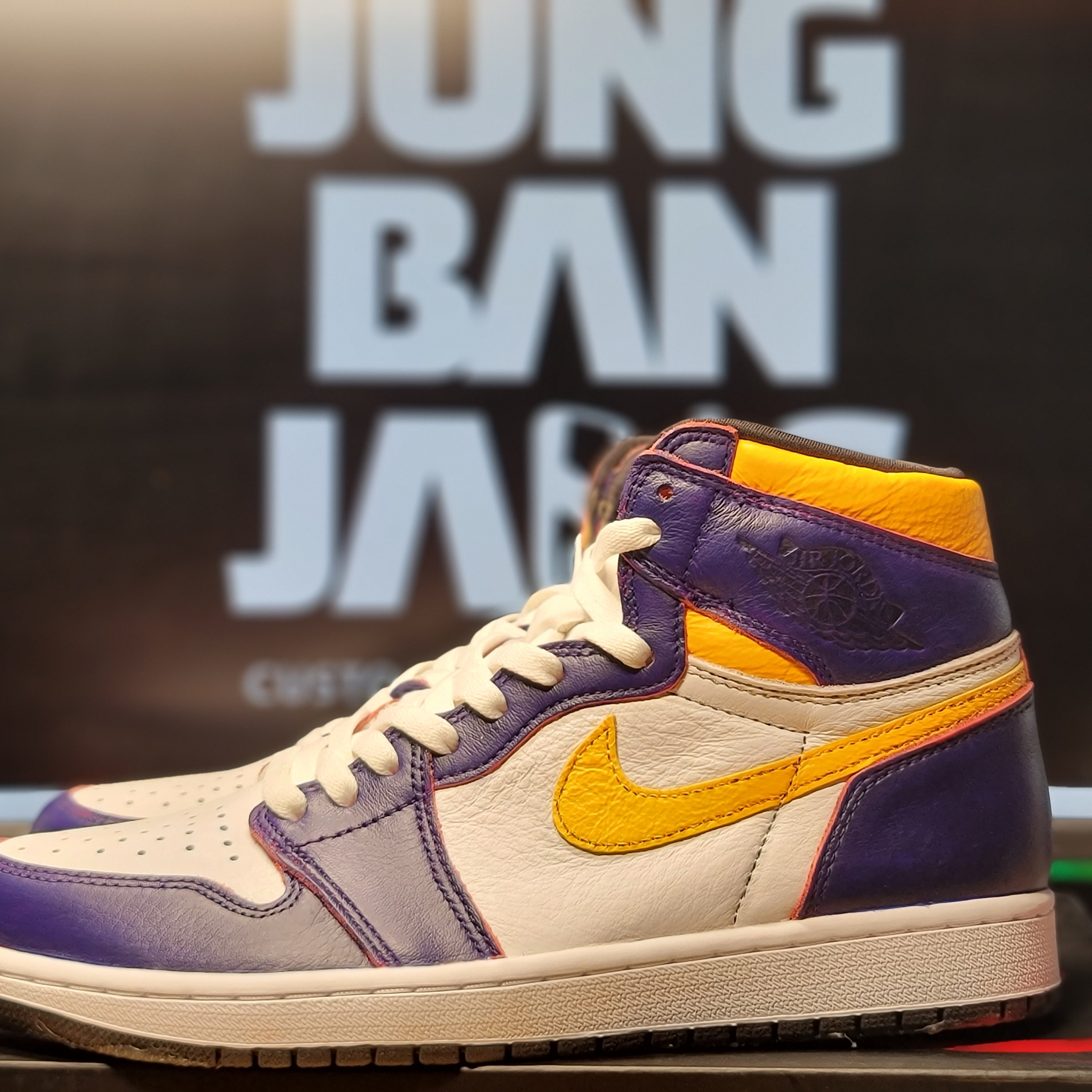 Jordan 1 Retro High OG Light Fusion Red 착용 스타일 - 3