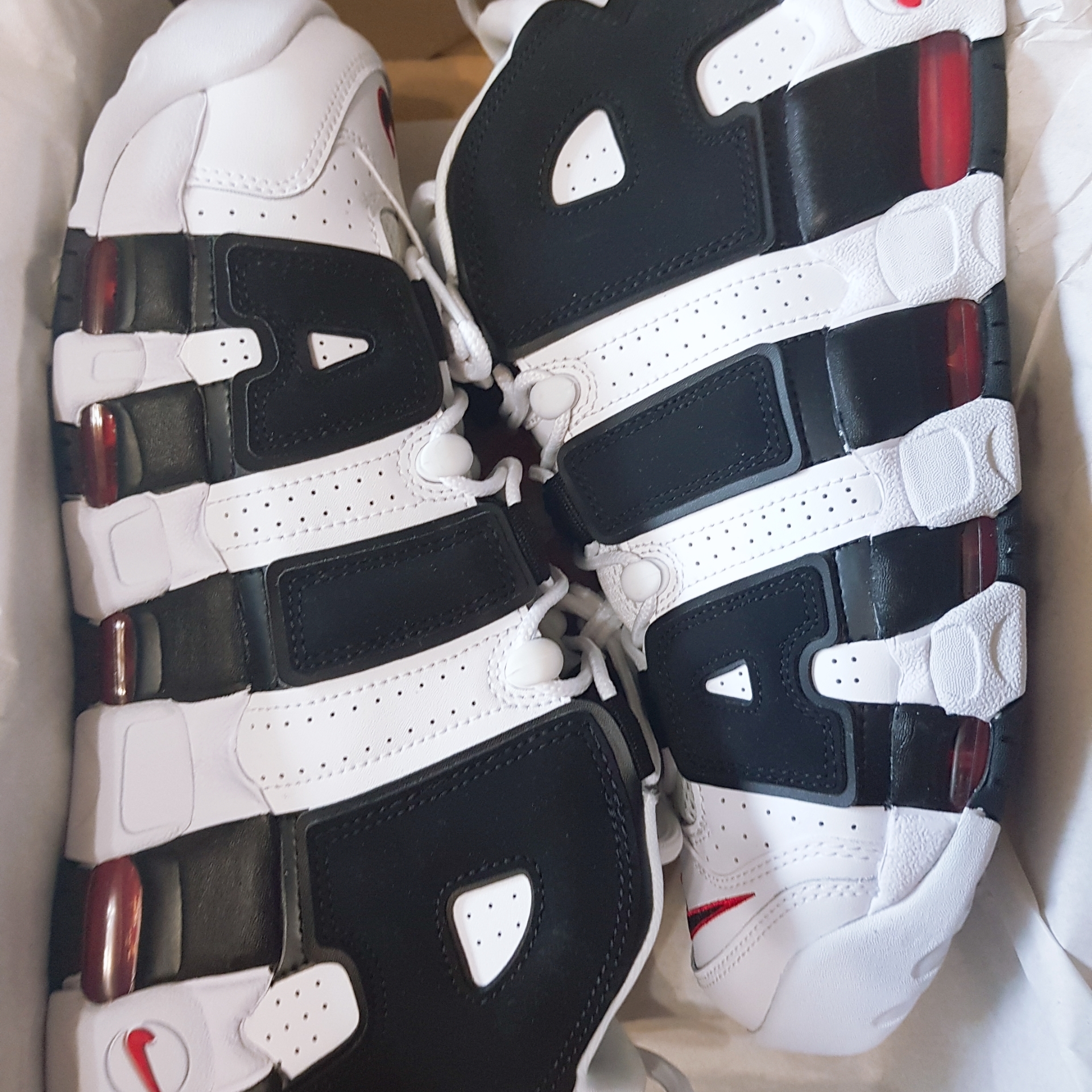 Nike Air More Uptempo Scottie Pippen 착용 스타일