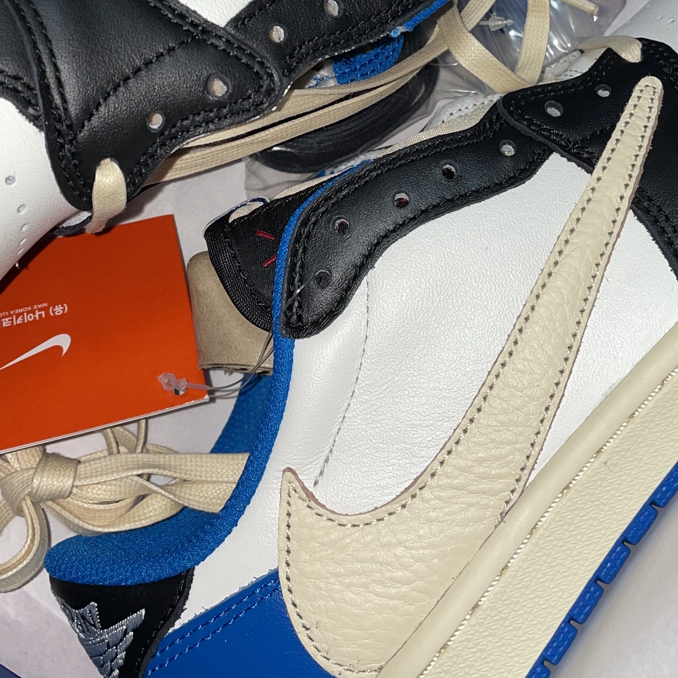 Jordan 1 x Travis Scott x Fragment Retro Low OG SP Military Blue 착용 스타일 - 4