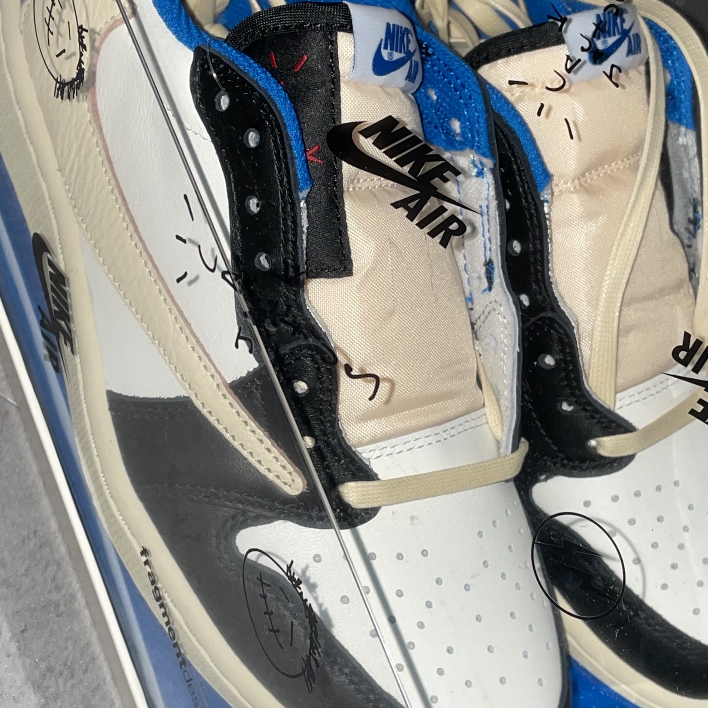 Jordan 1 x Travis Scott x Fragment Retro Low OG SP Military Blue 착용 스타일 - 3