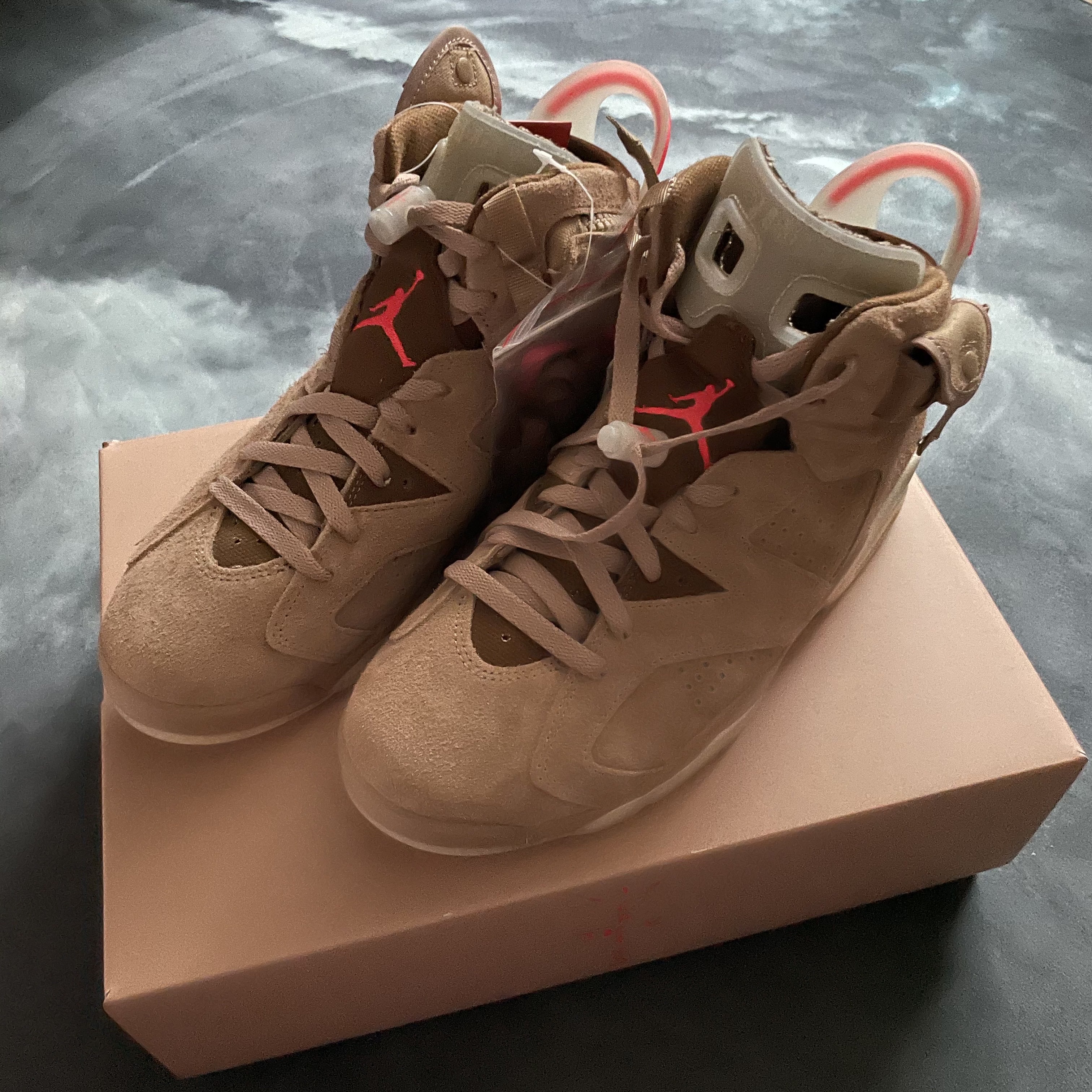 Jordan 6 x Travis Scott Retro SP British Khaki 착용 스타일 - 1