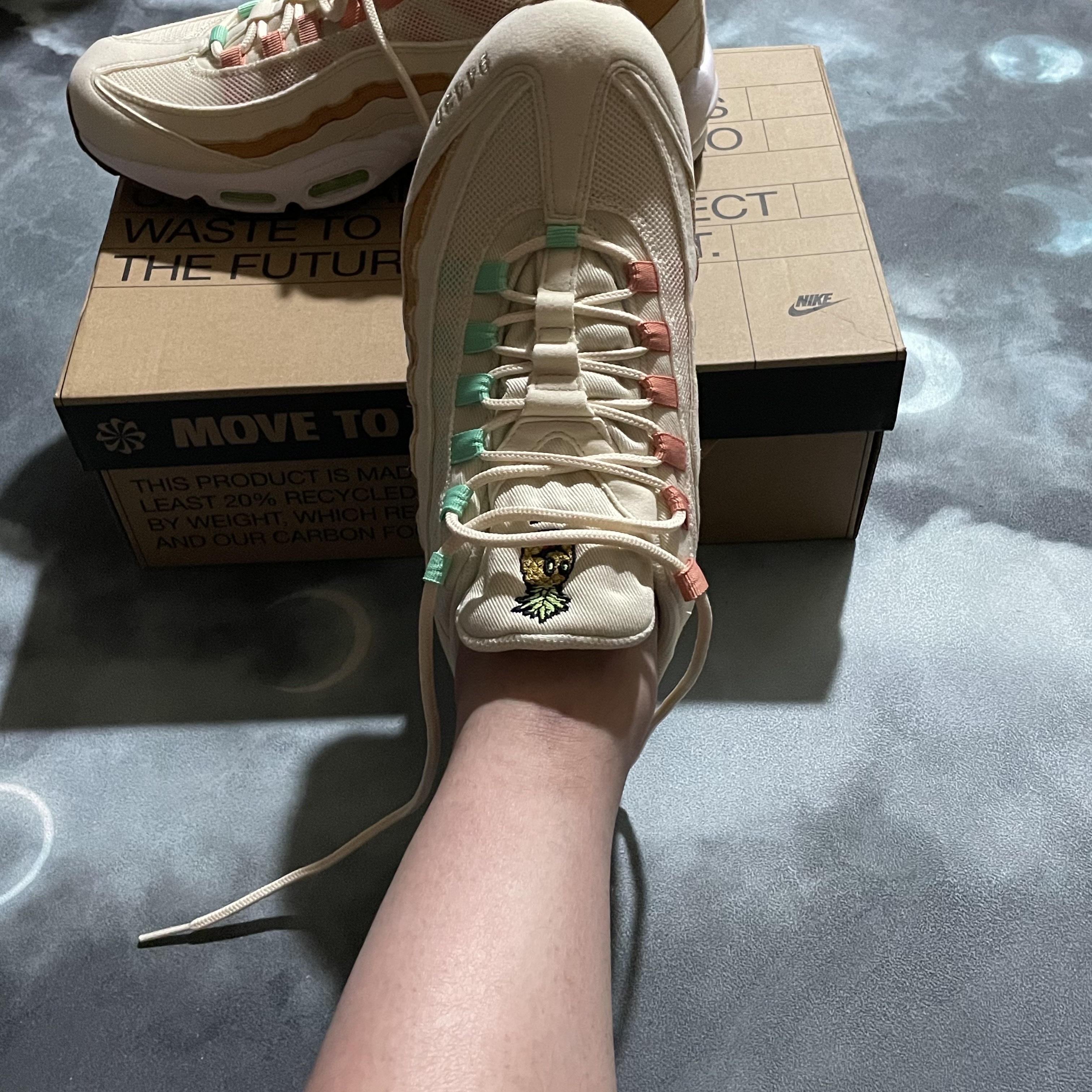 Nike Air Max 95 NRG Pineapple 착용 스타일 - 1