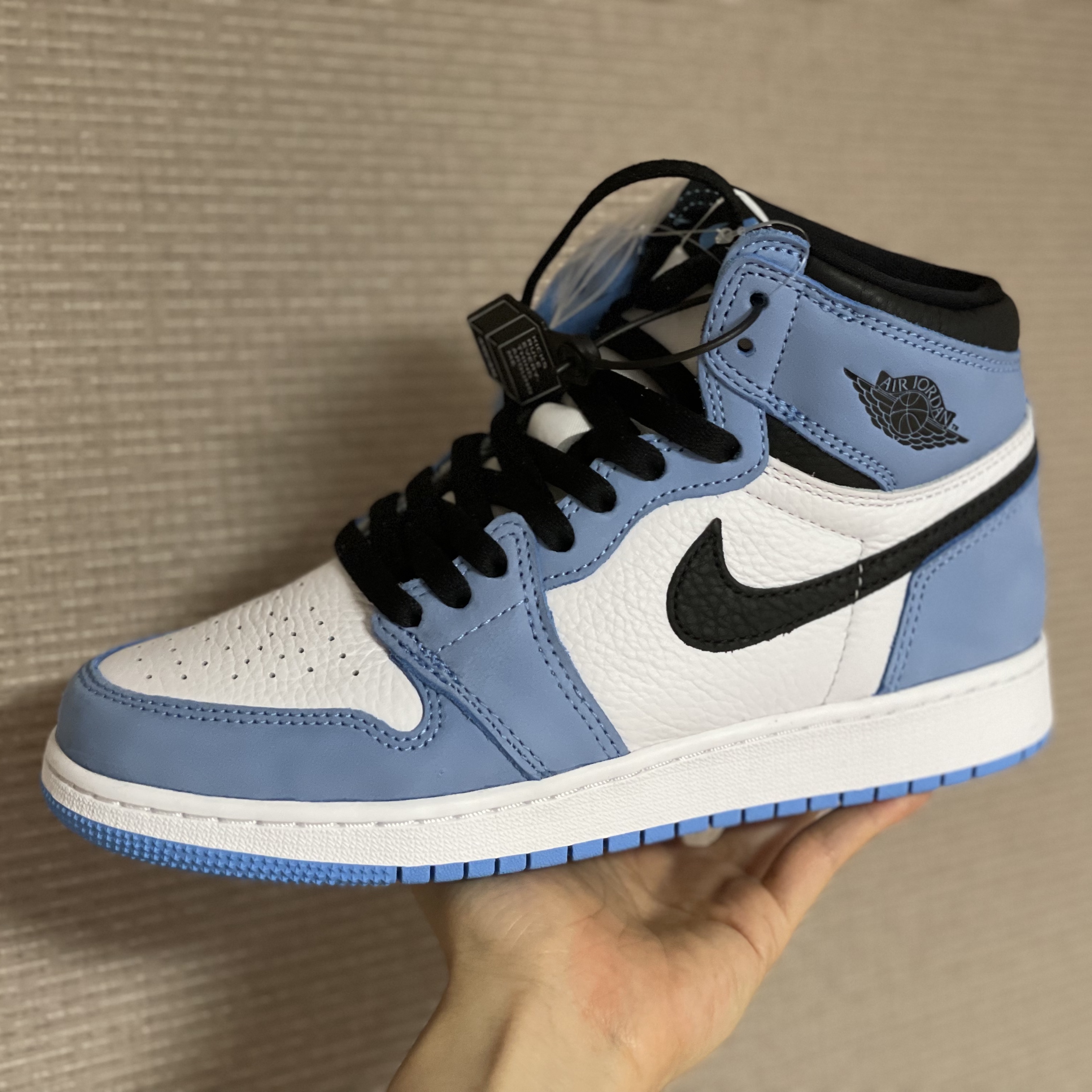 Jordan 1 Retro High OG University Blue, (GS) Jordan 1 Retro High OG University Blue 착용 스타일 - 2
