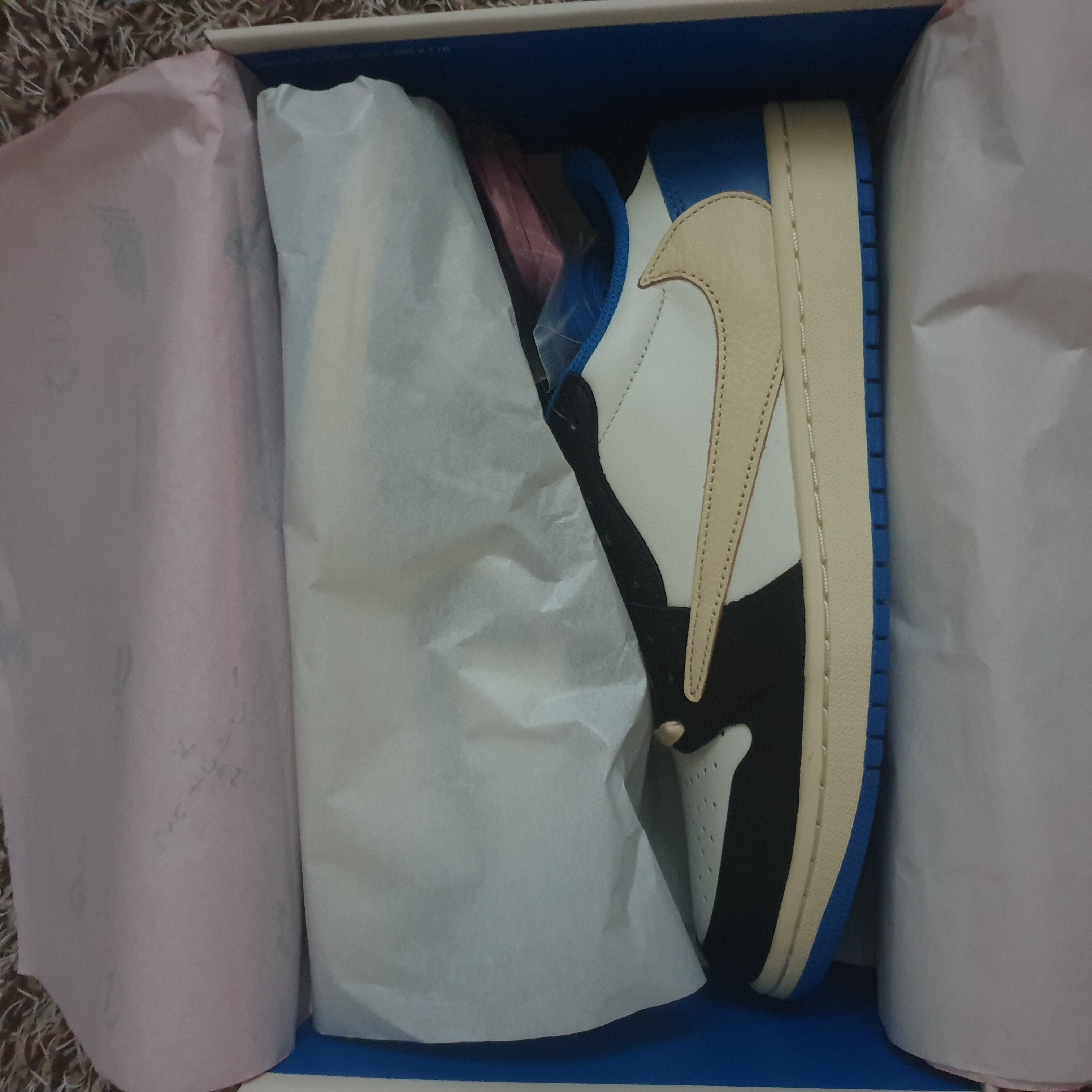 Jordan 1 x Travis Scott x Fragment Retro Low OG SP Military Blue 착용 스타일 - 5