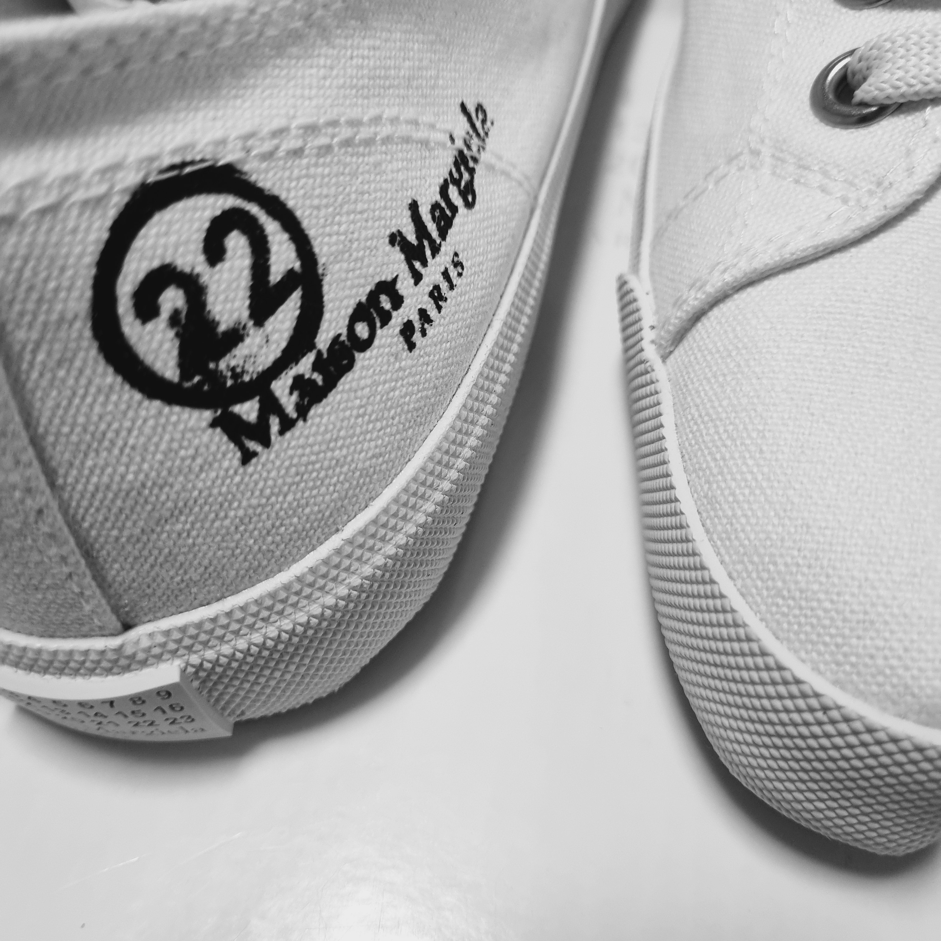 Maison Margiela Tabi Low White 착용 스타일