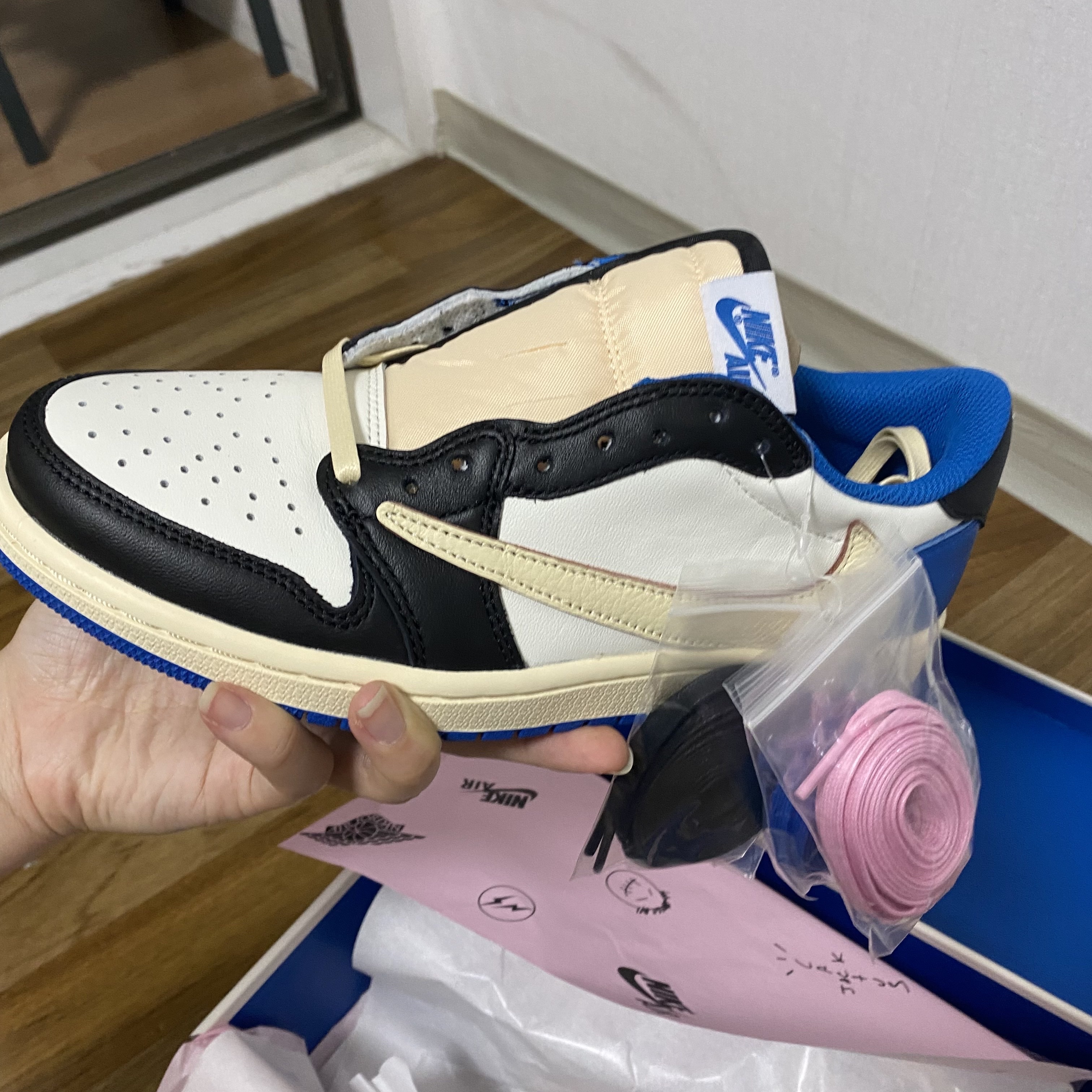 Jordan 1 x Travis Scott x Fragment Retro Low OG SP Military Blue 착용 스타일 - 4