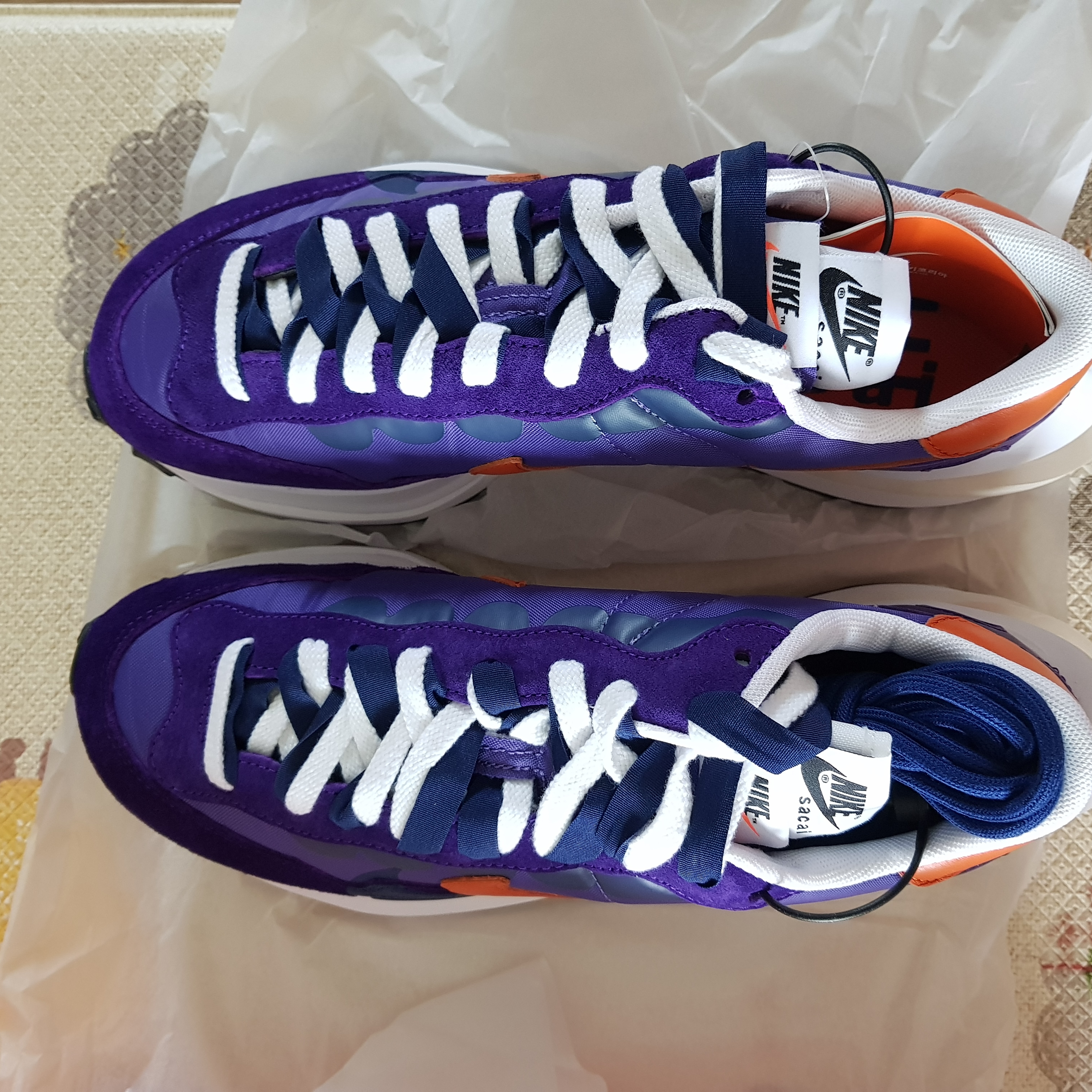 Nike x Sacai VaporWaffle Dark Iris 착용 스타일 - 4