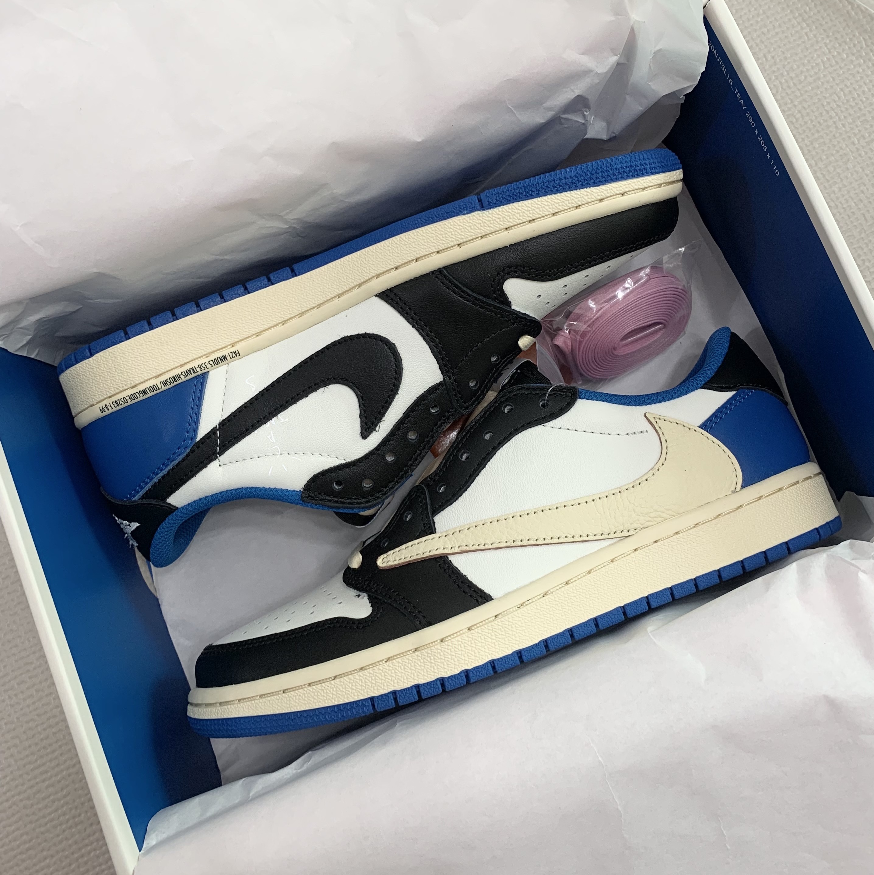 Jordan 1 x Travis Scott x Fragment Retro Low OG SP Military Blue 착용 스타일