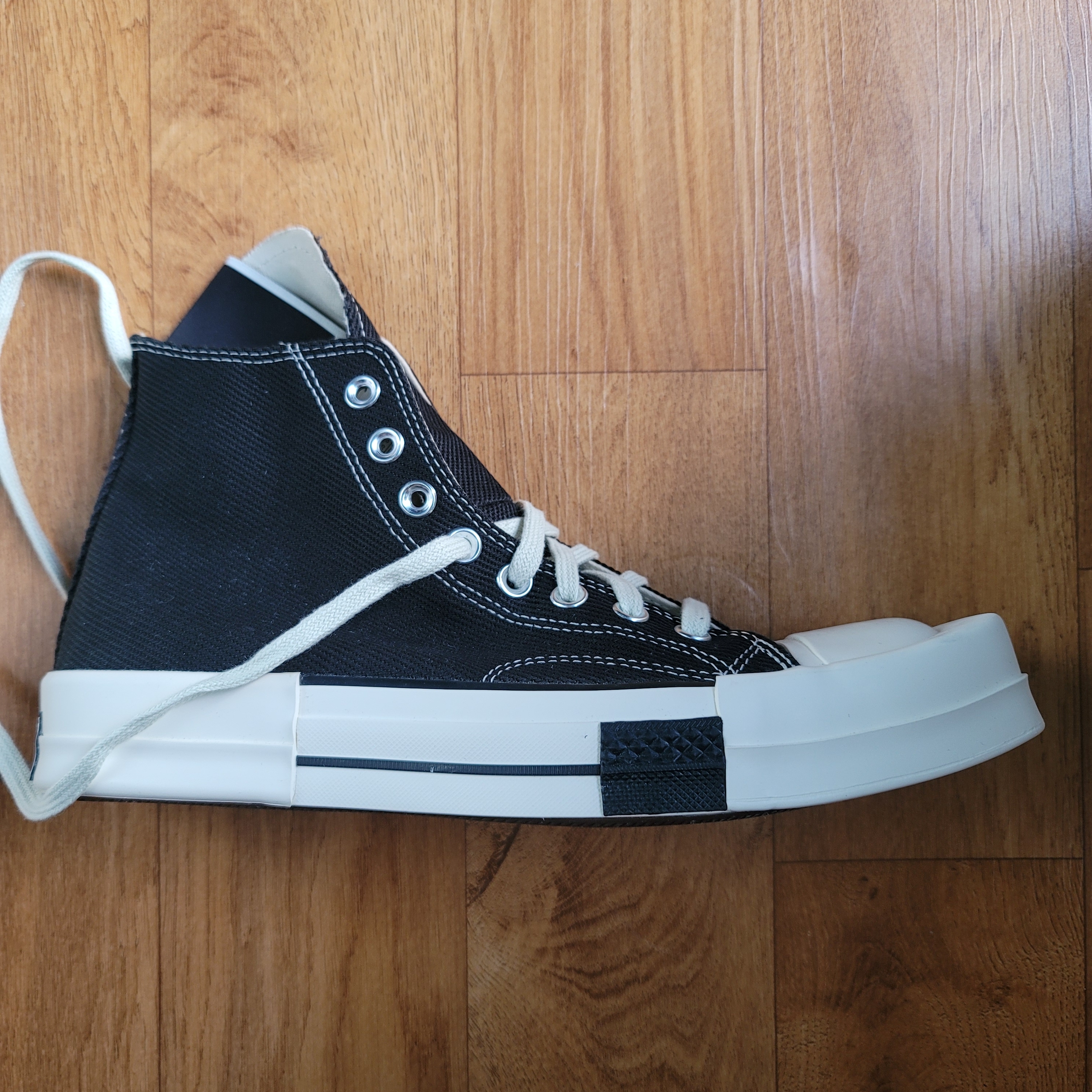 Converse x Drkshdw Turbodrk Chuck 70 Hi Black, Converse x Drkshdw Turbodrk Chuck 70 Ox Lilly White 착용 스타일 - 4