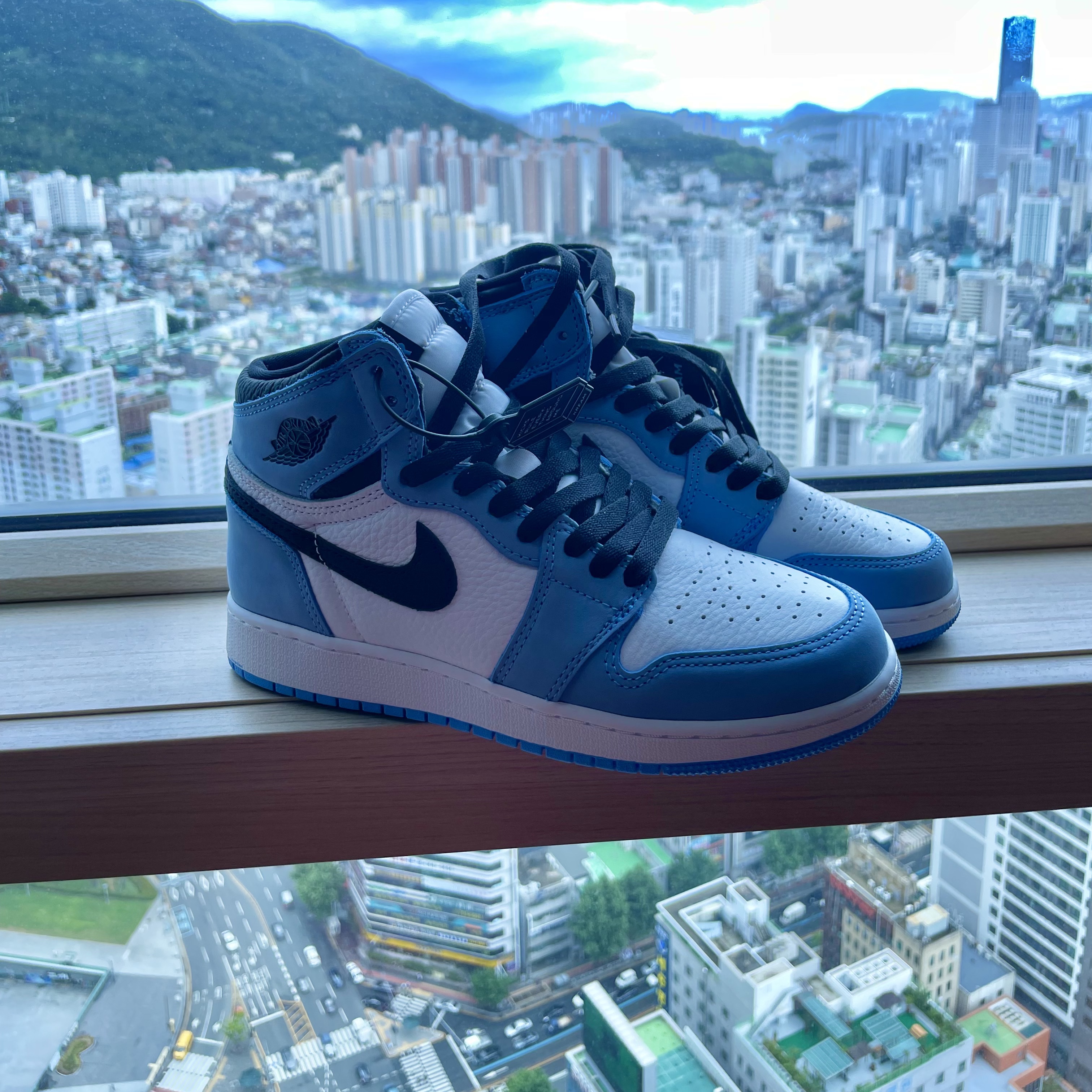Jordan 1 Retro High OG University Blue, (GS) Jordan 1 Retro High OG University Blue 착용 스타일 - 4